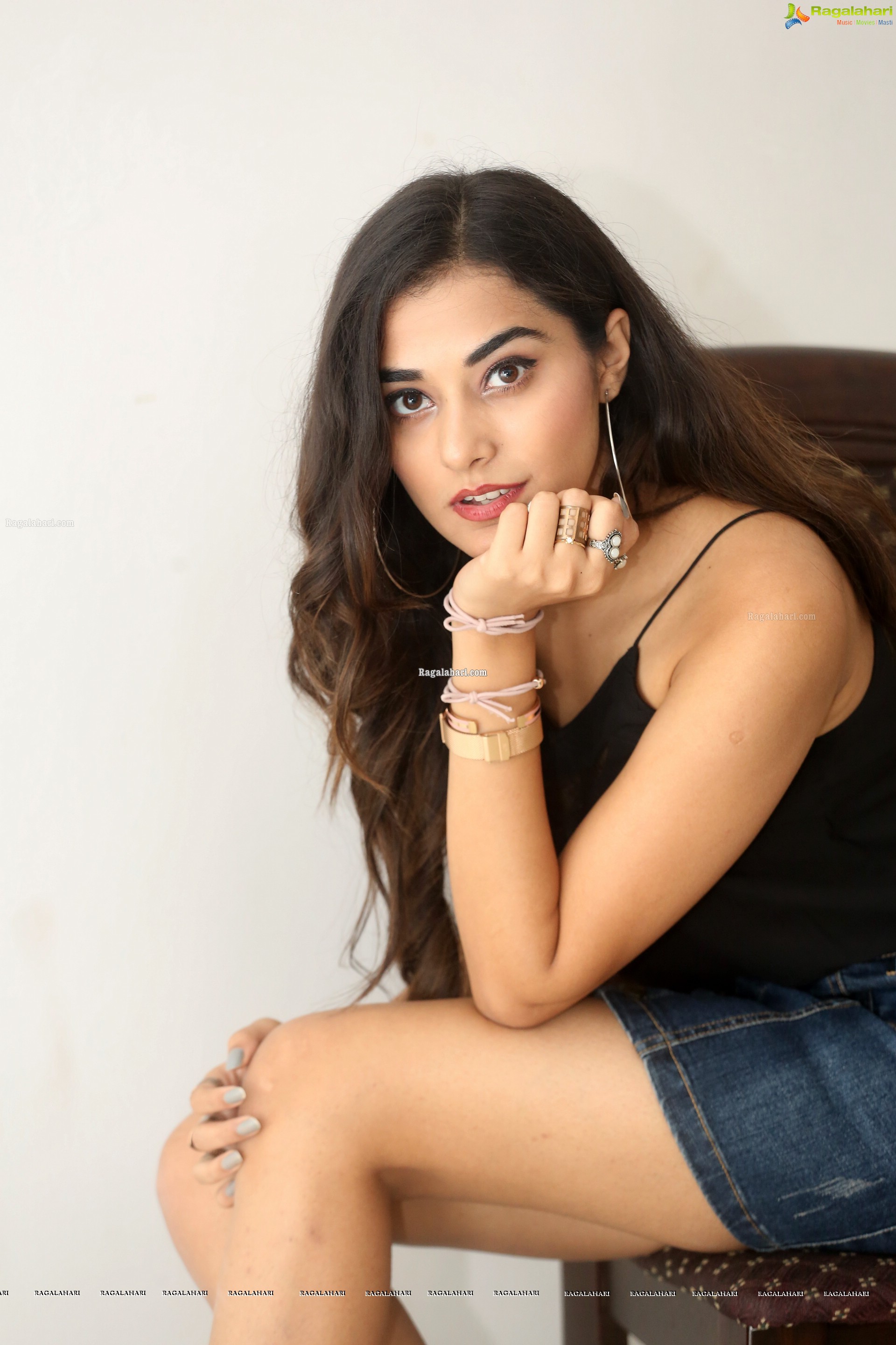 Stefy Patel at Ninnu Thalachi Movie Interview - HD Gallery