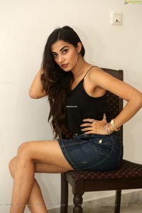 Stefy Patel at Ninnu Thalachi Movie Interview