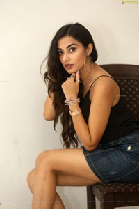 Stefy Patel at Ninnu Thalachi Movie Interview