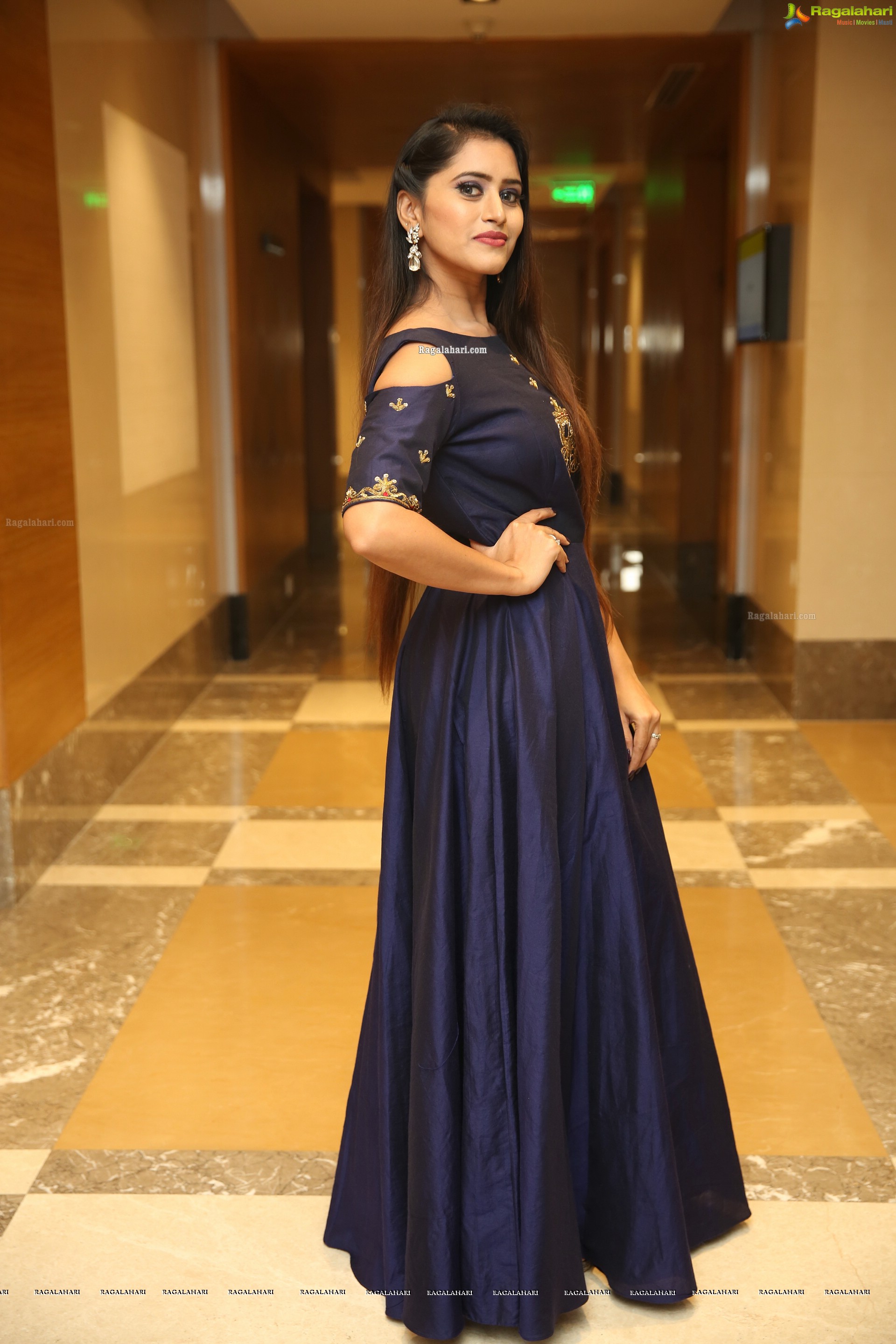 Swathi Kashyap at Sutraa Grand Curtain Raiser & Fashion Showcase