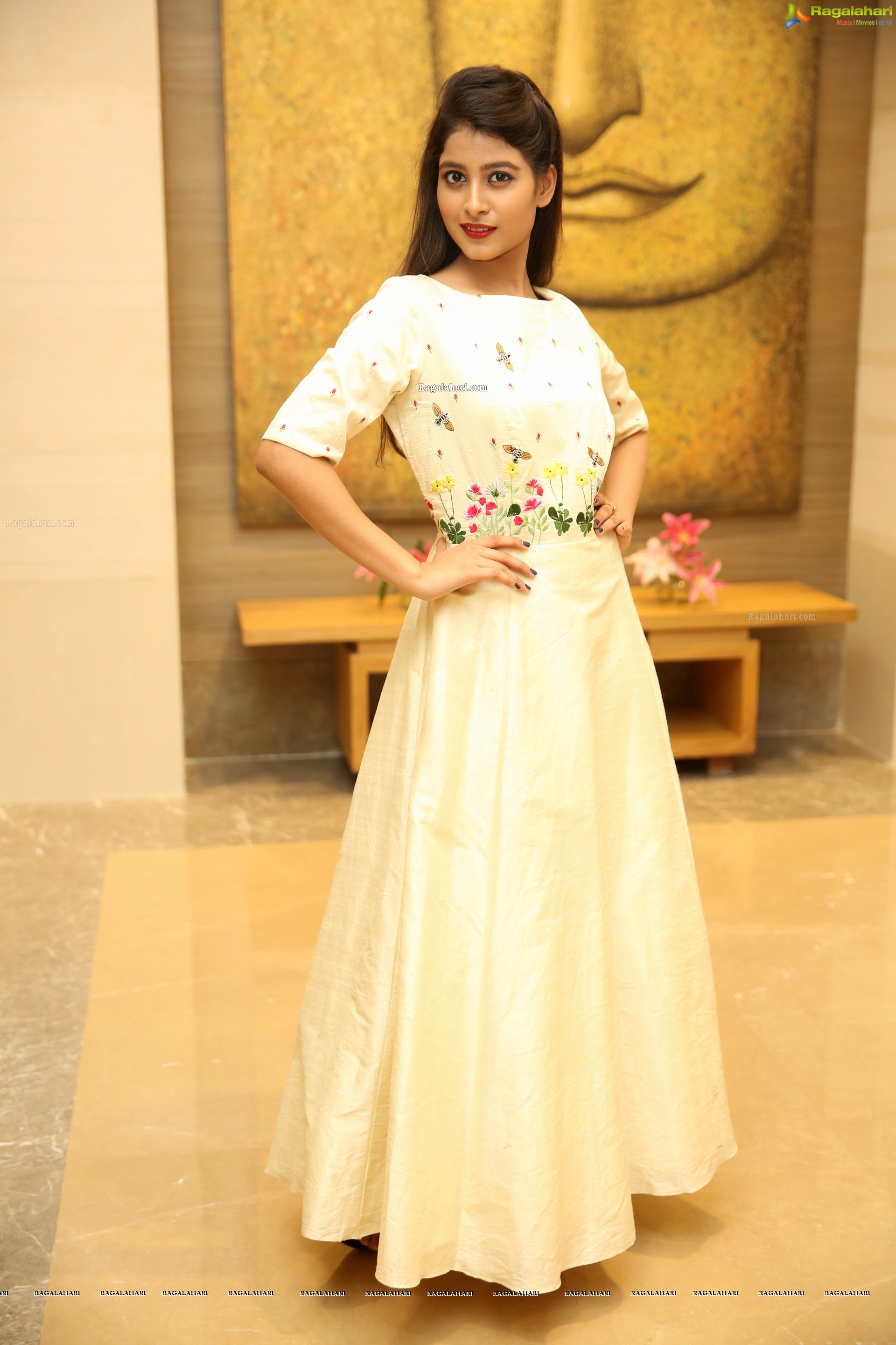 Twinkle Agarwal @ Sutraa Grand Curtain Raiser & Fashion Showcase - HD Gallery