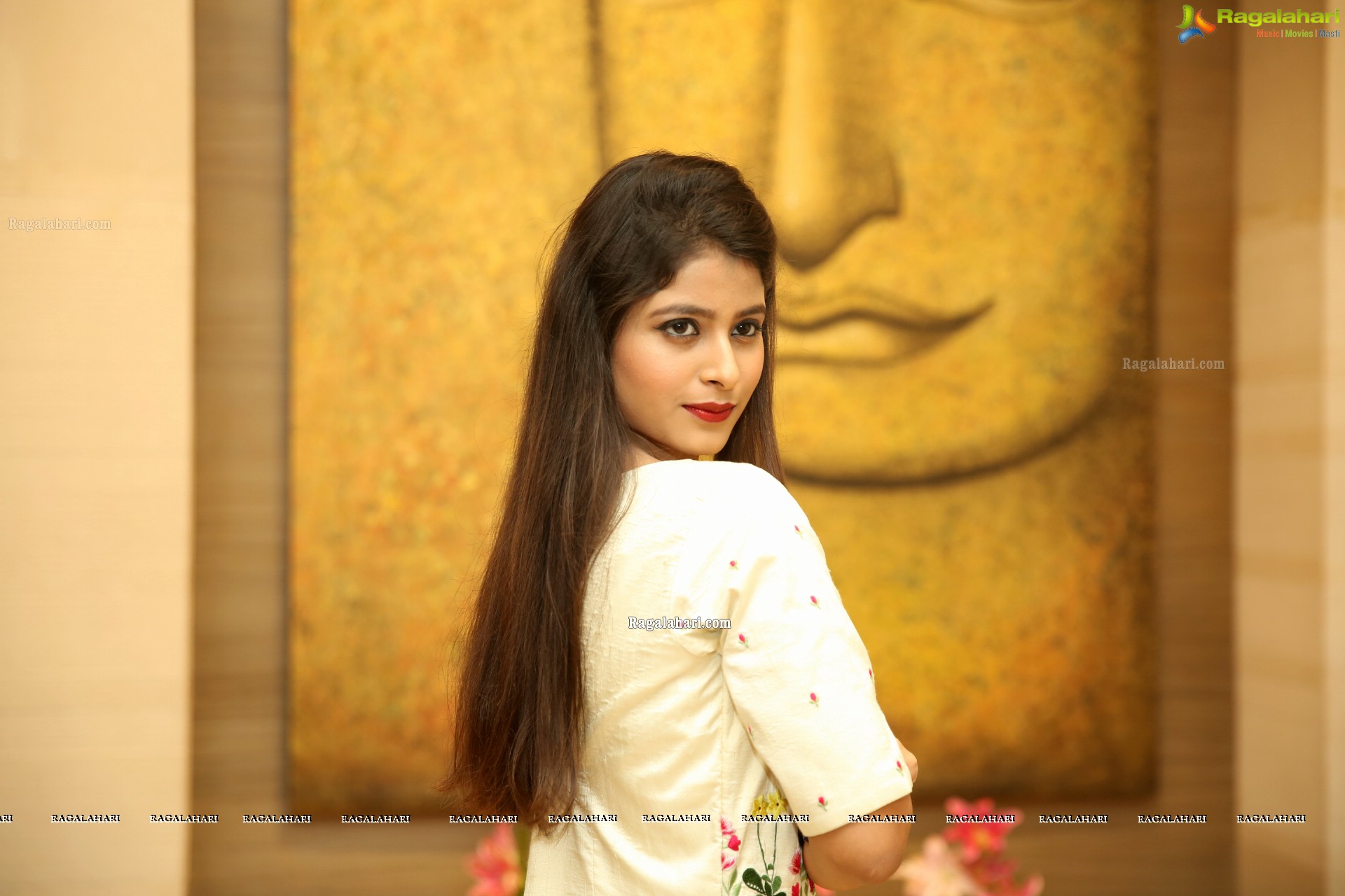 Twinkle Agarwal @ Sutraa Grand Curtain Raiser & Fashion Showcase - HD Gallery