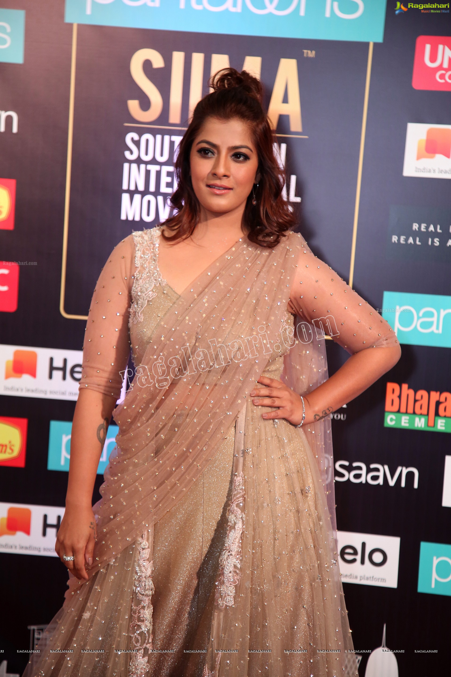 Varalaxmi Sarathkumar @ SIIMA 2019 (Exclusive) (High Definition Photos)