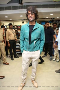 Vijay Deverakonda at KLM Fashion Mall Launch