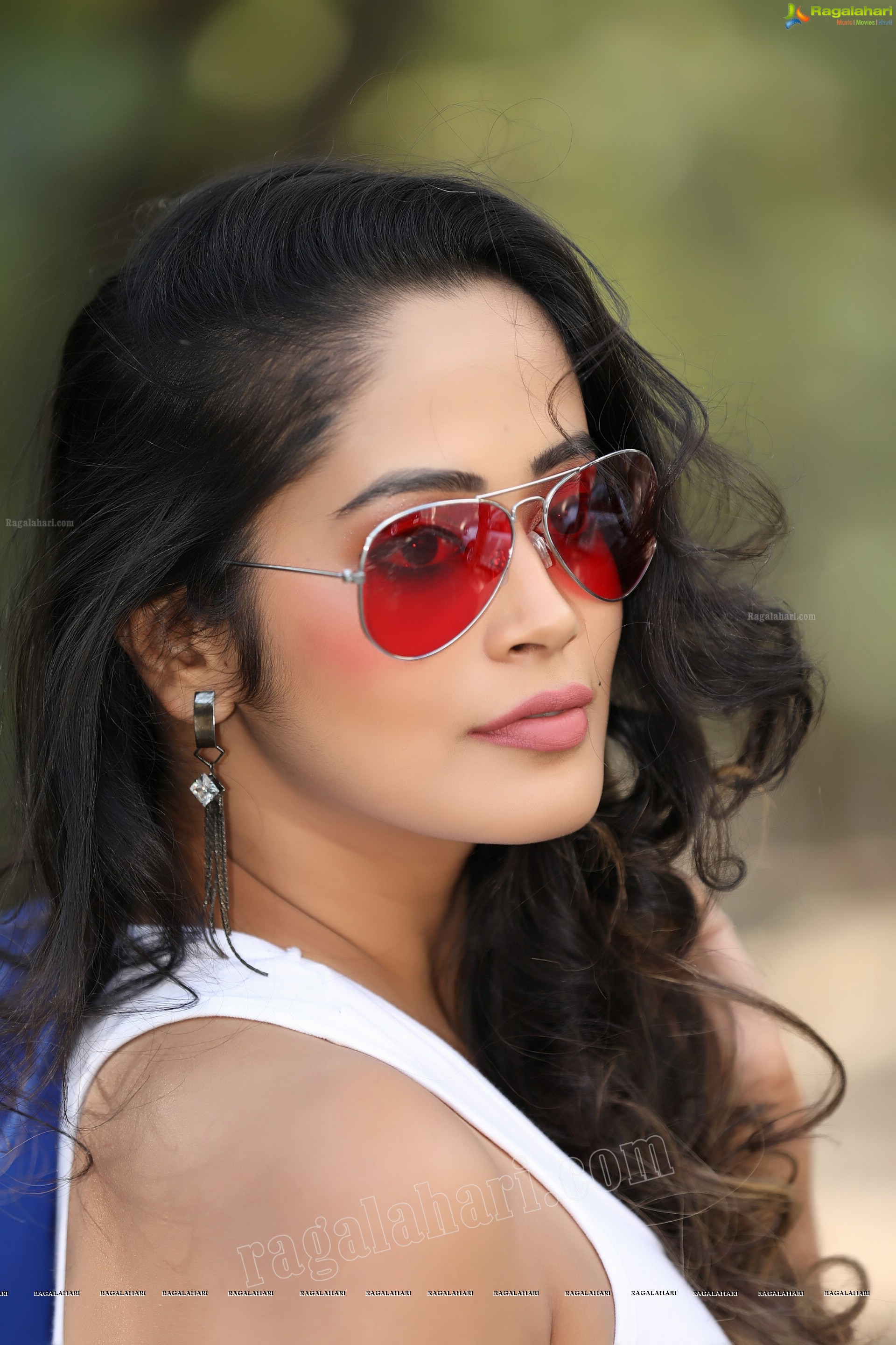 Pooja Chourasiya [Exclusive Photo Shoot] [High Definition Photos]