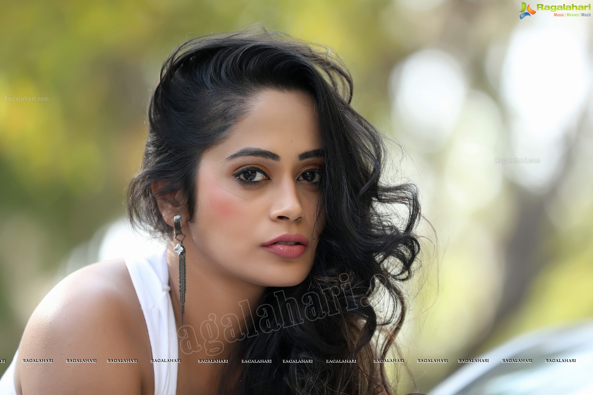 Pooja Chourasiya [Exclusive Photo Shoot] [High Definition Photos]