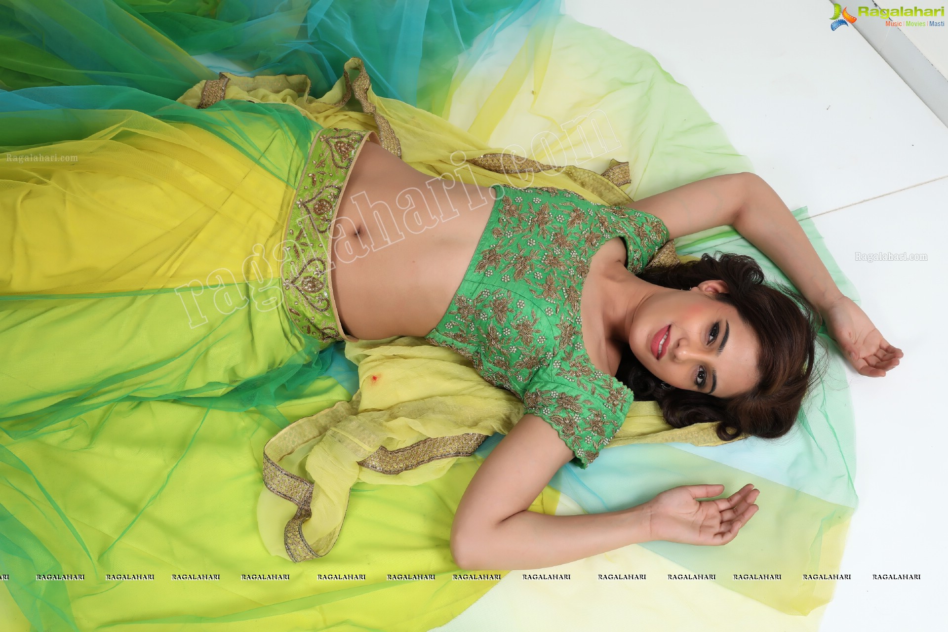 Pooja Desai (Exclusive Photo Shoot) (High Definition Photos)