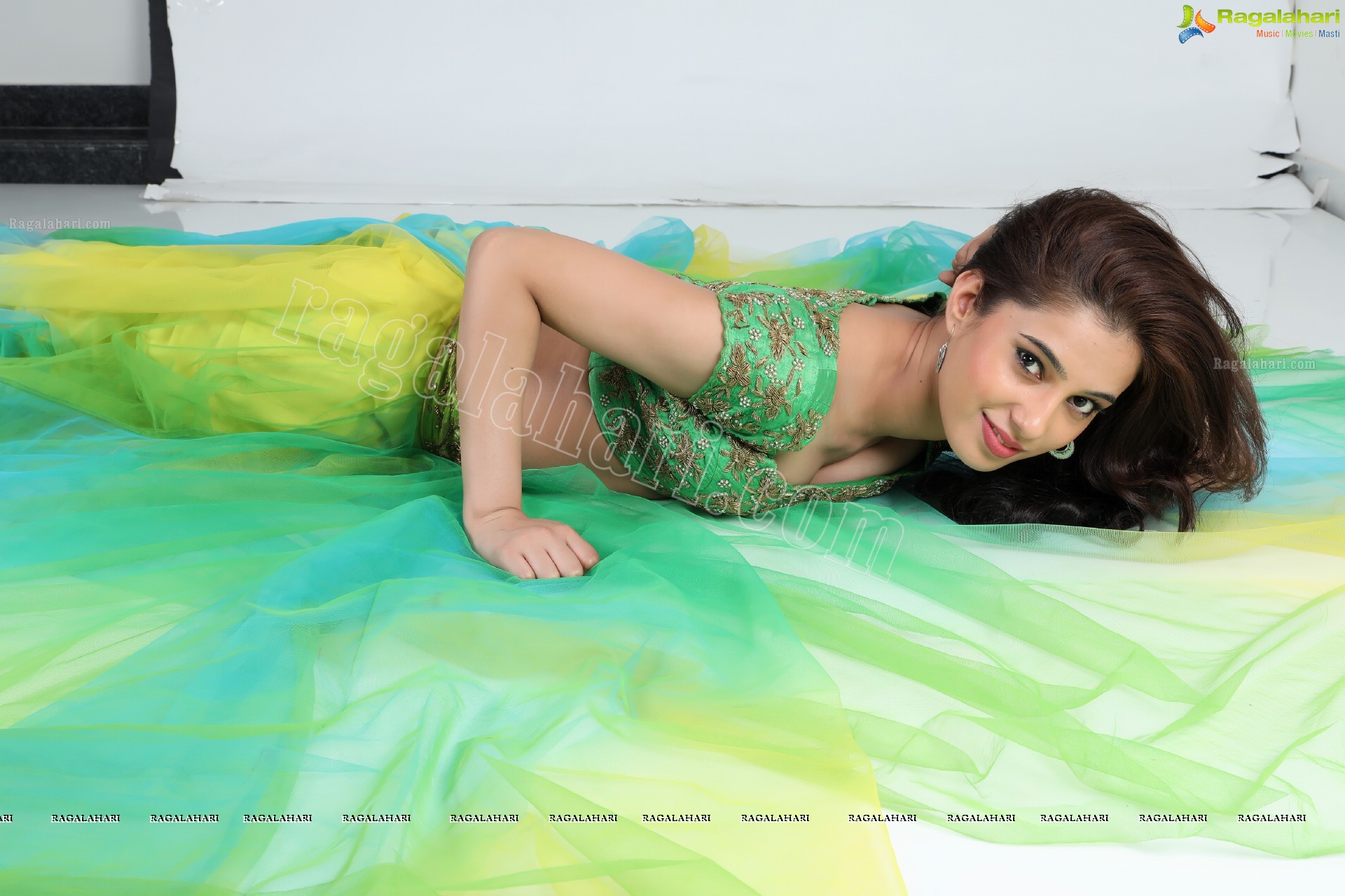 Pooja Desai (Exclusive Photo Shoot) (High Definition Photos)