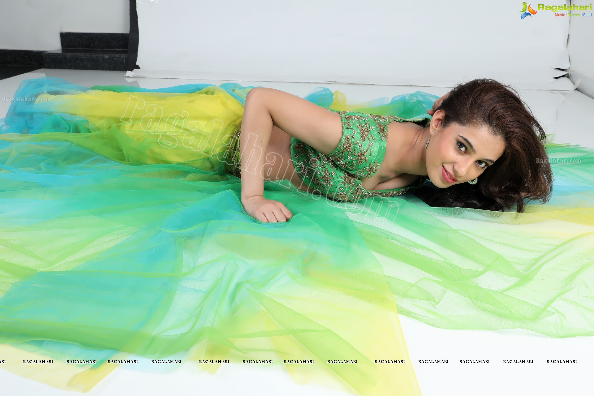 Pooja Desai (Exclusive Photo Shoot) (High Definition Photos)