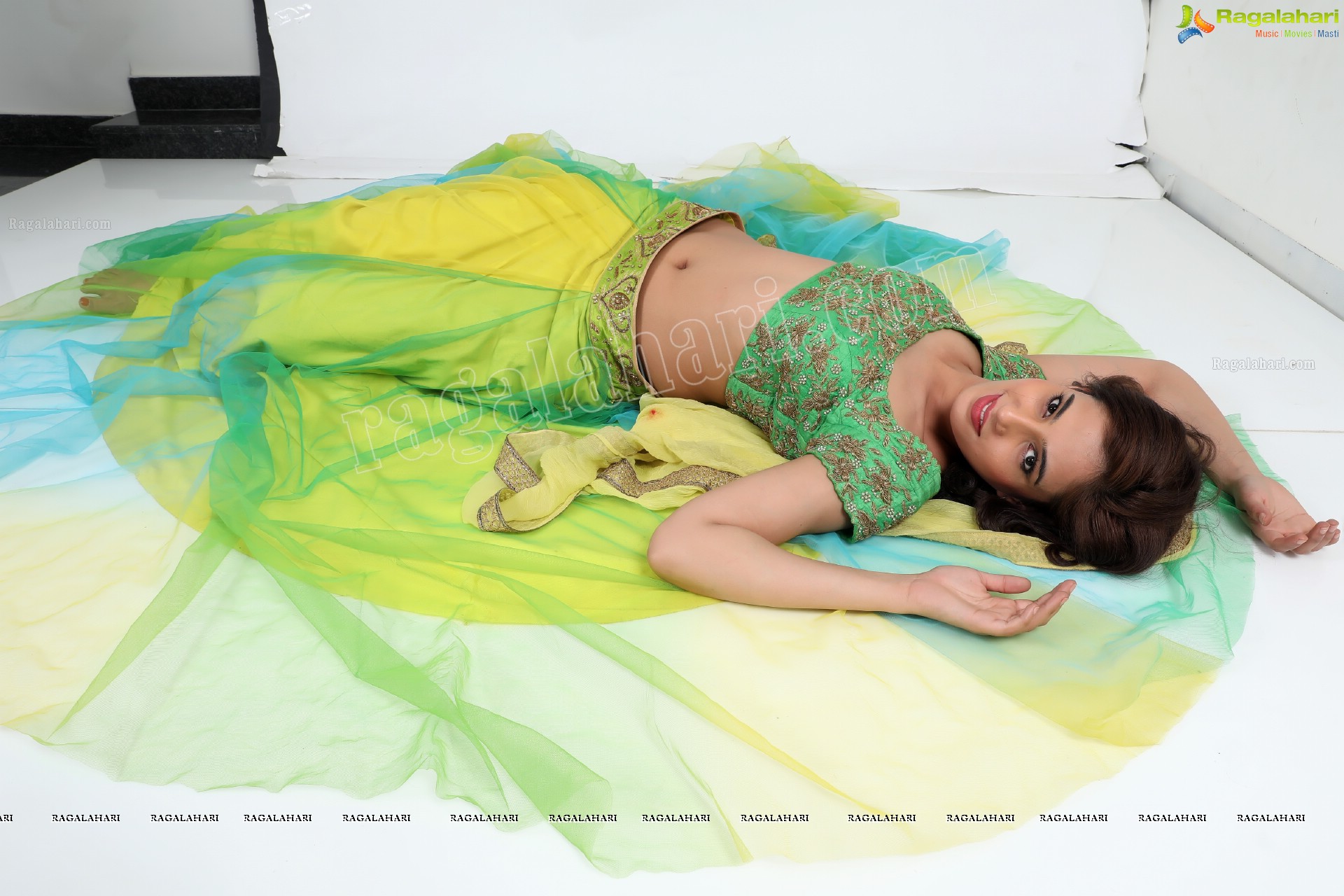 Pooja Desai (Exclusive Photo Shoot) (High Definition Photos)