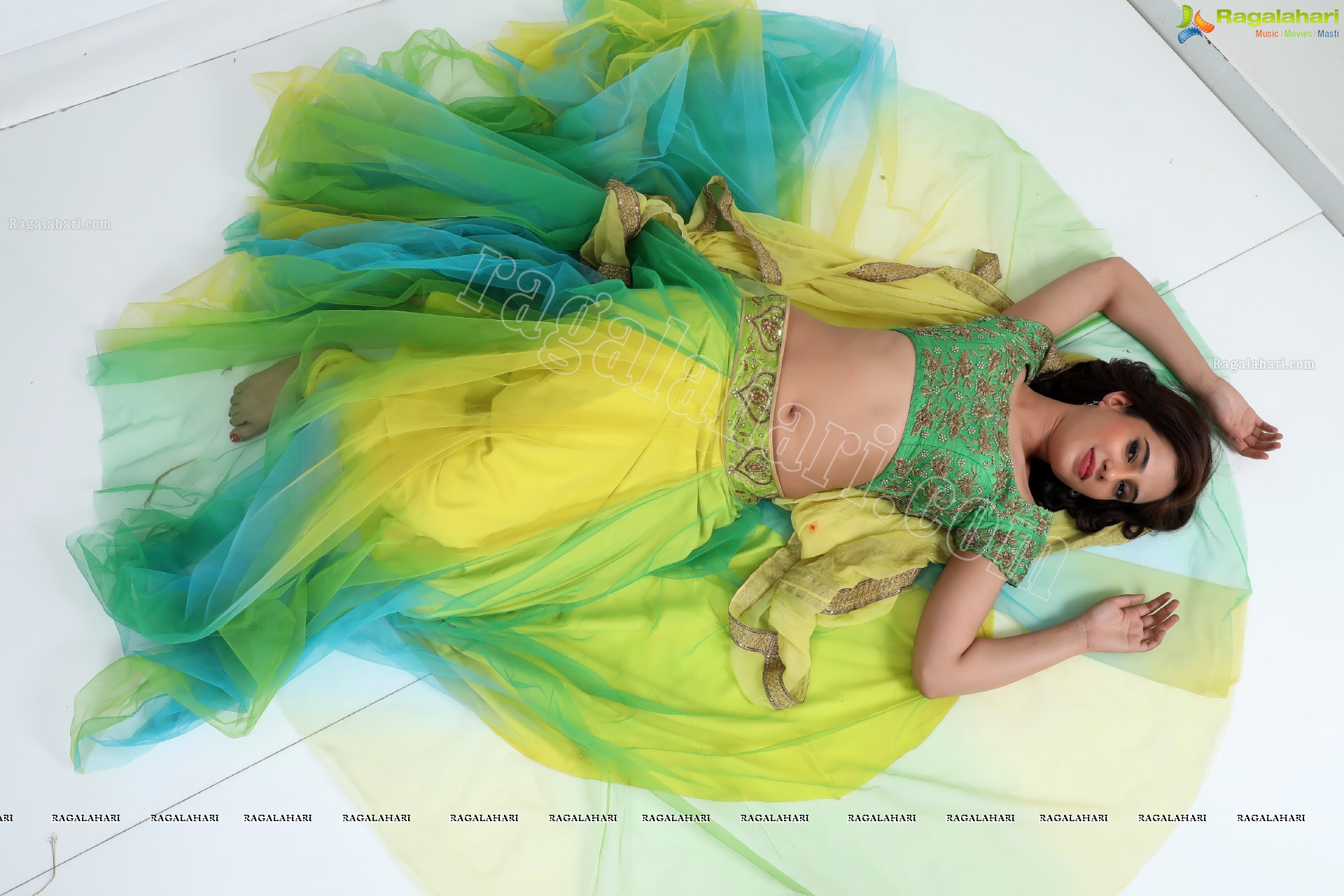 Pooja Desai (Exclusive Photo Shoot) (High Definition Photos)