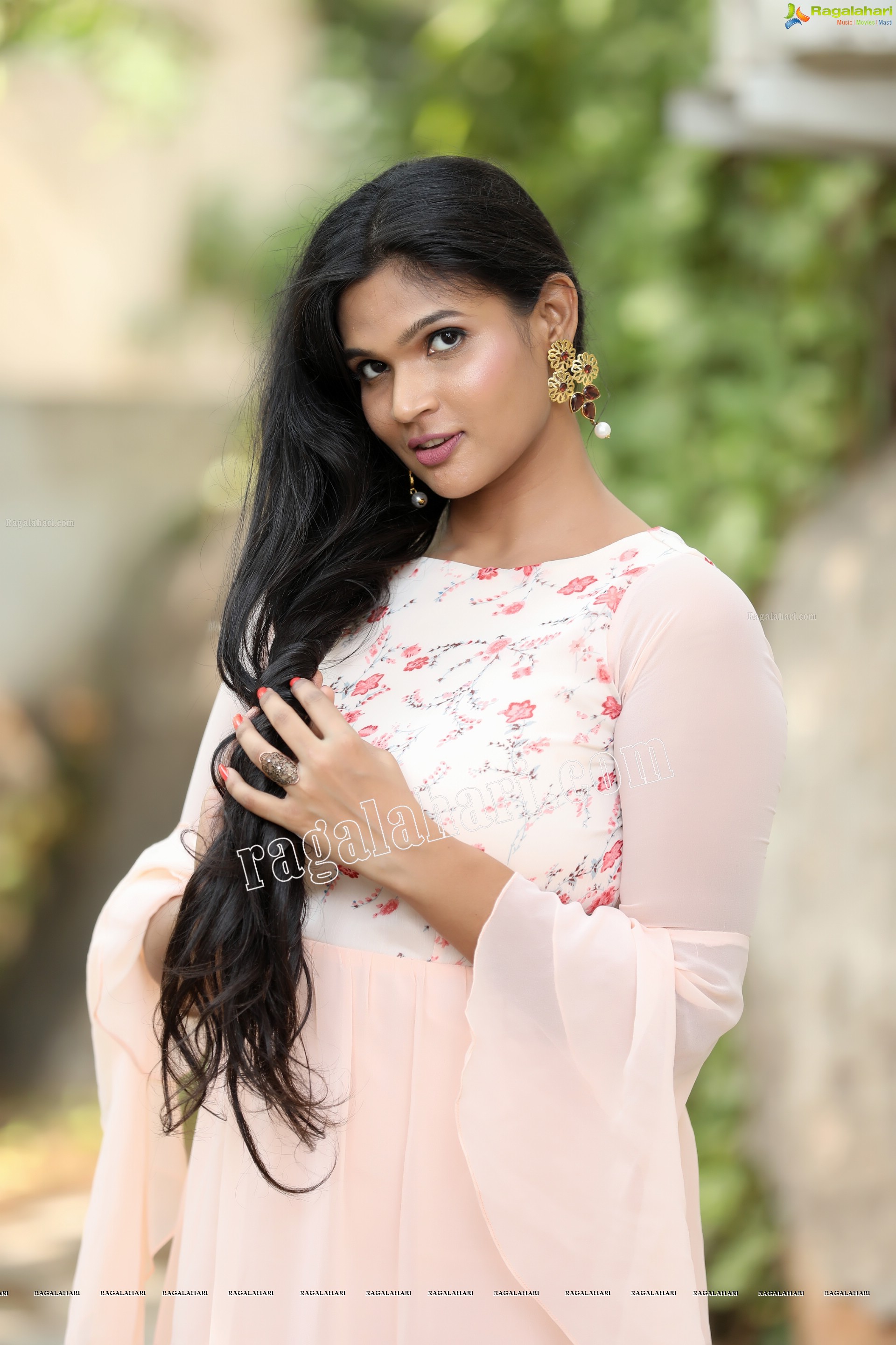 Twinkle Thomala (Exclusive Photo Shoot) (High Definition Photos)