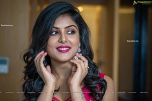 Divyangana Singh HD Photos