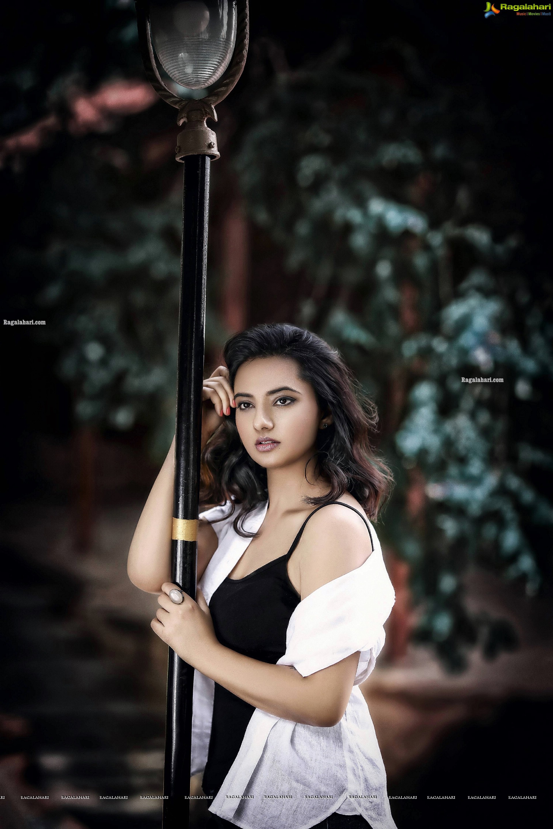 Isha Chawla Latest Photoshoot Images - HD Gallery