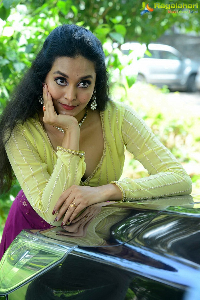 Gnana Priya at Veyi Subhamulu Kalugu Neeku Movie Teaser Launch, Gallery