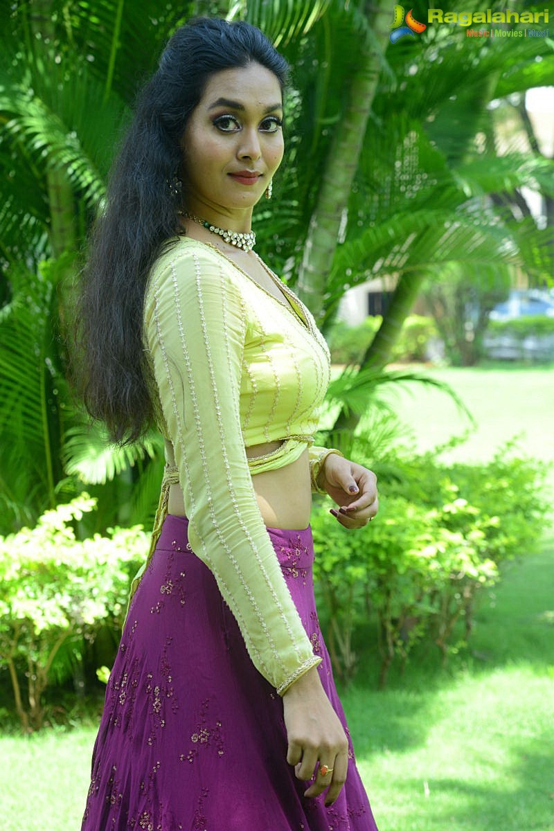 Gnana Priya at Veyi Subhamulu Kalugu Neeku Movie Teaser Launch, Gallery