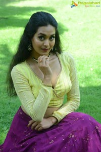 Gnana Priya at Veyi Subhamulu Kalugu Neeku Teaser Launch