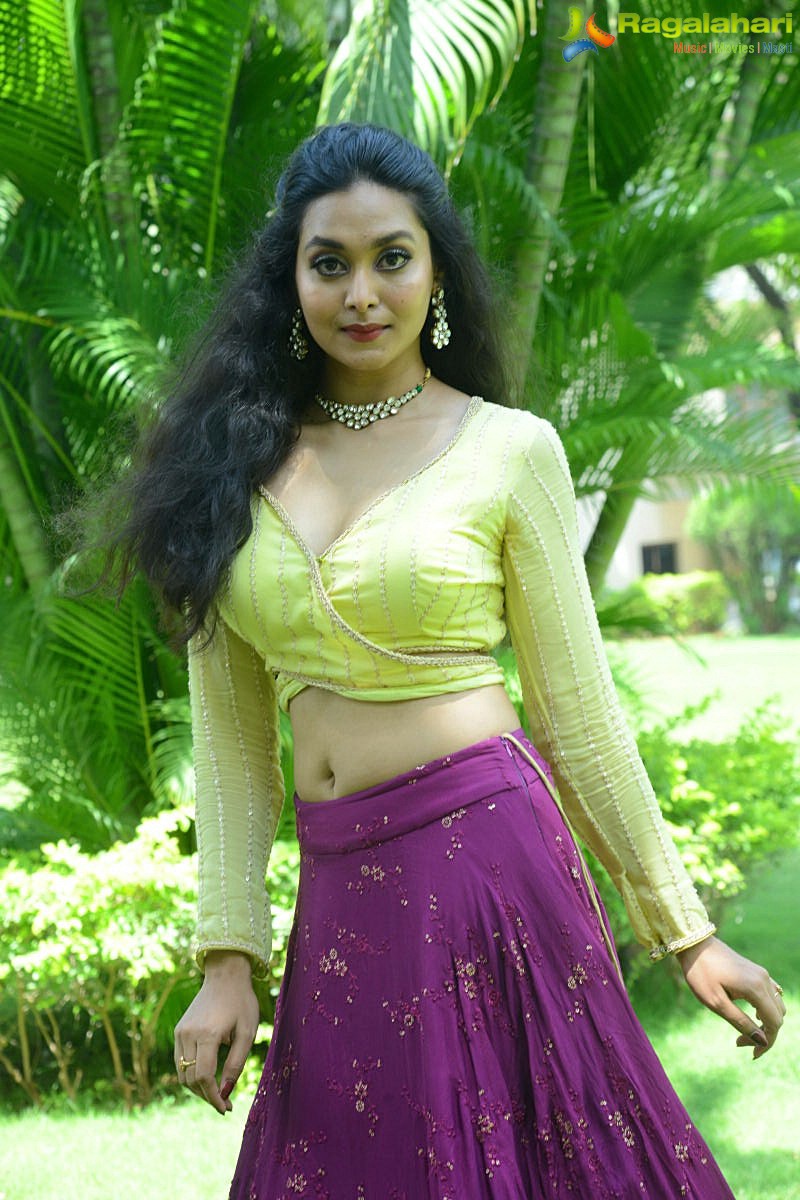 Gnana Priya at Veyi Subhamulu Kalugu Neeku Movie Teaser Launch, Gallery