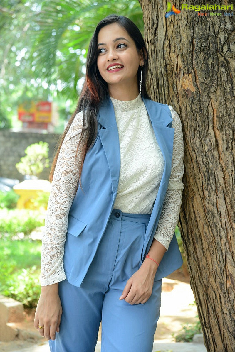 Tamanna Vyas at Veyi Subhamulu Kalugu Neeku Movie Teaser Launch, Gallery