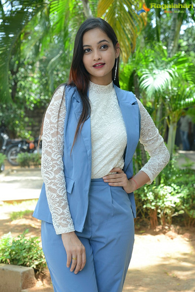 Tamanna Vyas at Veyi Subhamulu Kalugu Neeku Movie Teaser Launch, Gallery