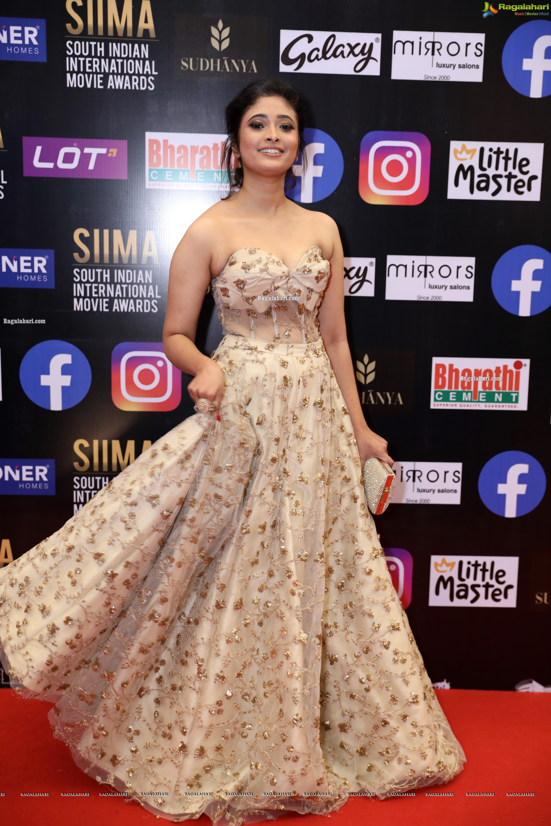 Aarohi Narayan at SIIMA Awards 2021 Day 2, HD Photo Gallery