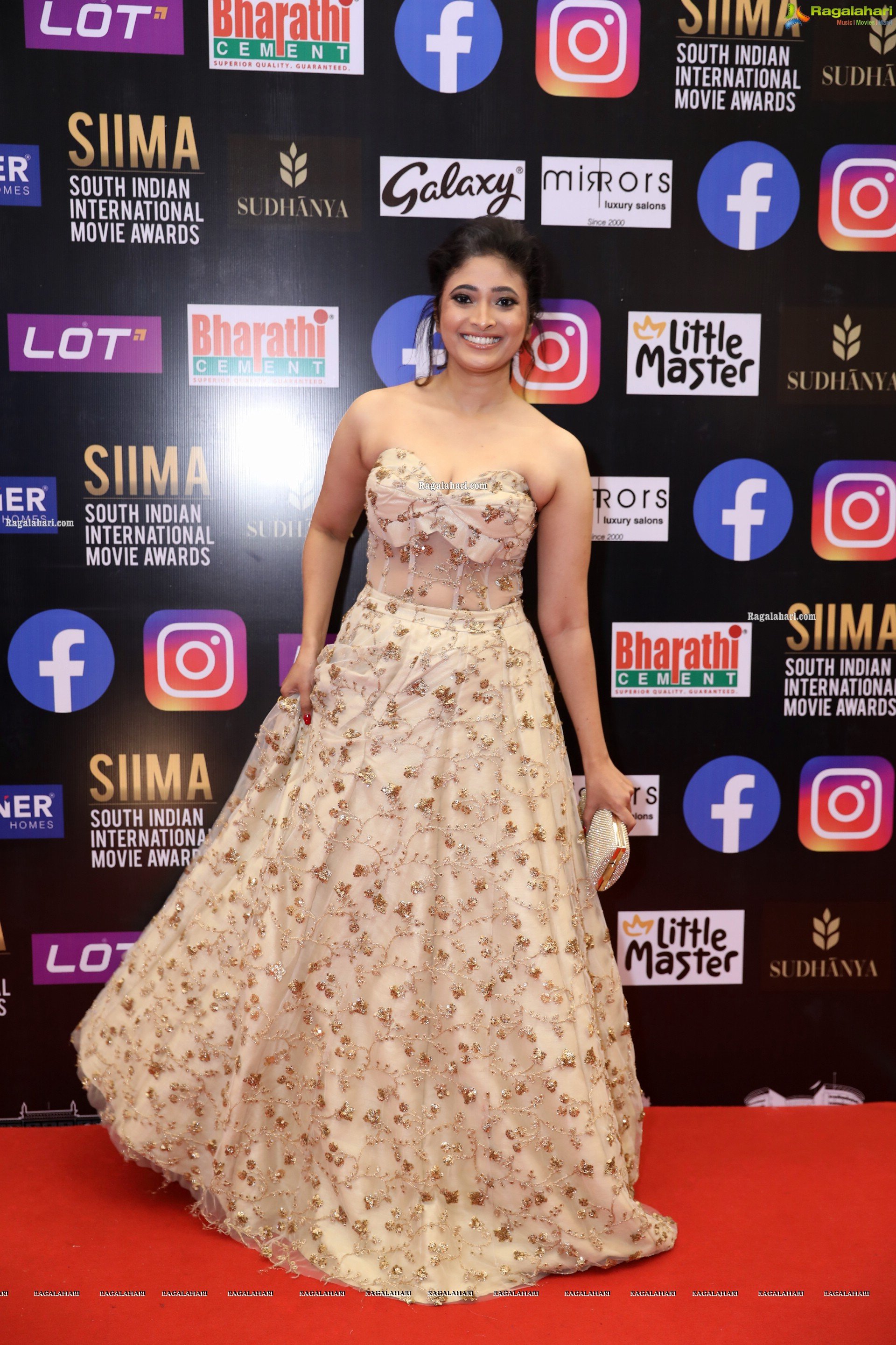 Aarohi Narayan at SIIMA Awards 2021 Day 2, HD Photo Gallery