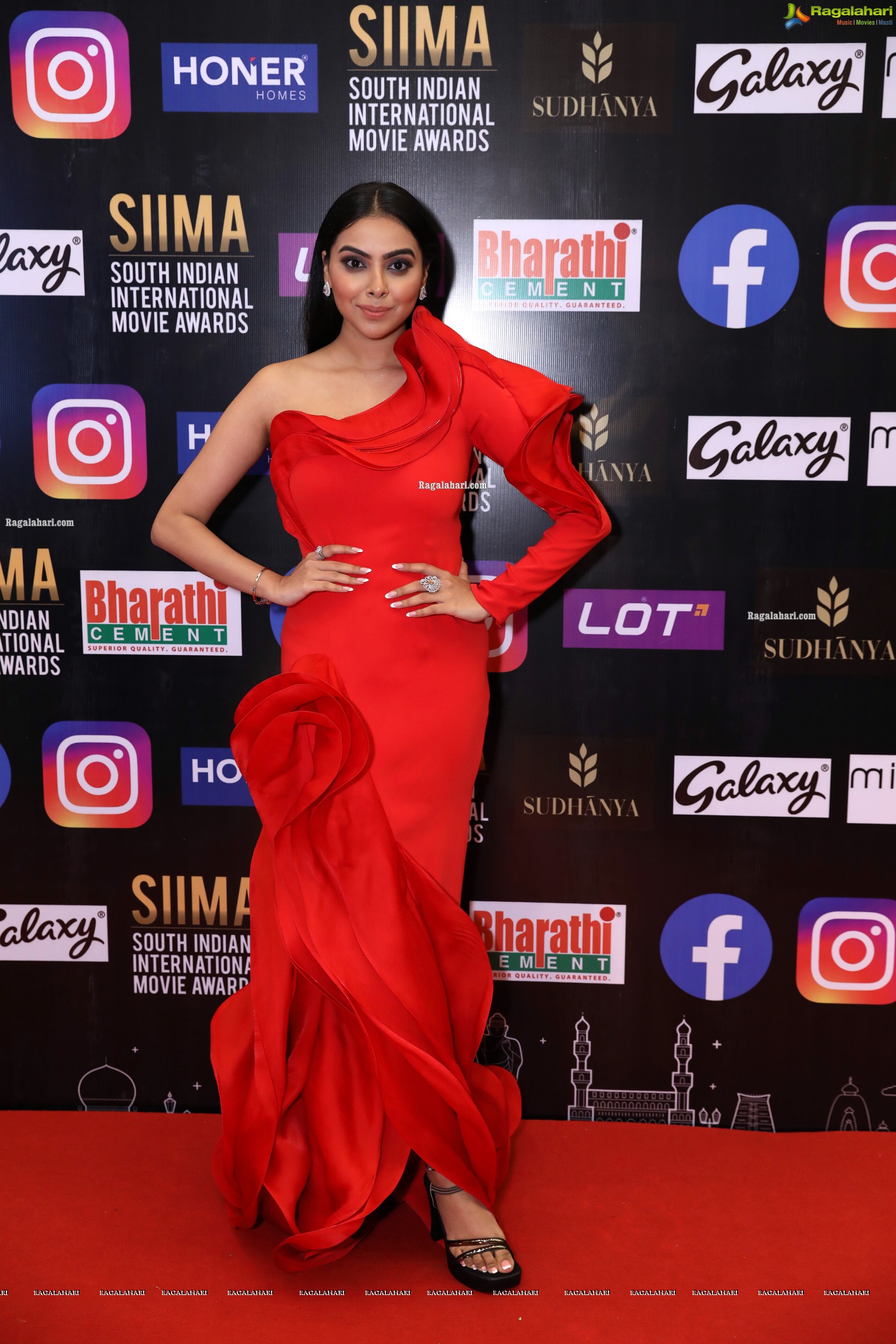 Akshaya Alshi at SIIMA Awards 2021 Day 2, HD Photo Gallery