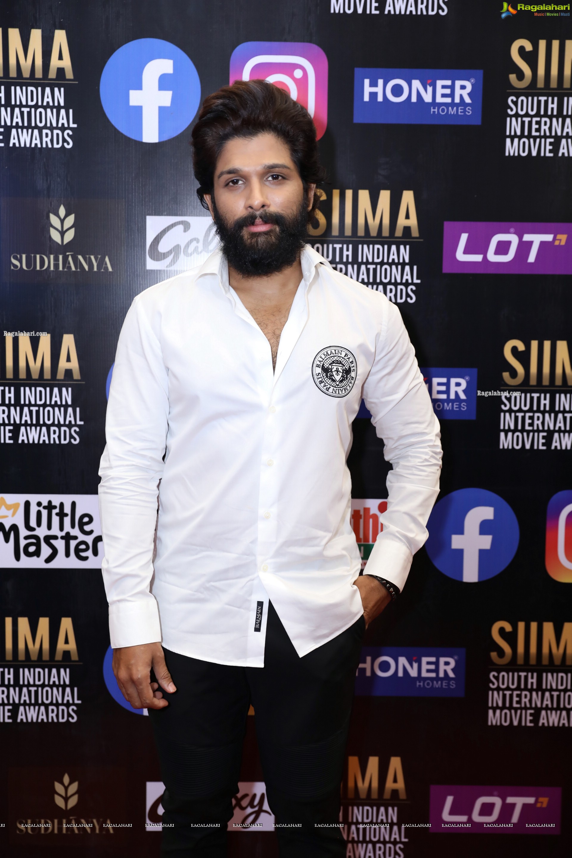 Allu Arjun at SIIMA Awards 2021 Day 2, HD Photo Gallery