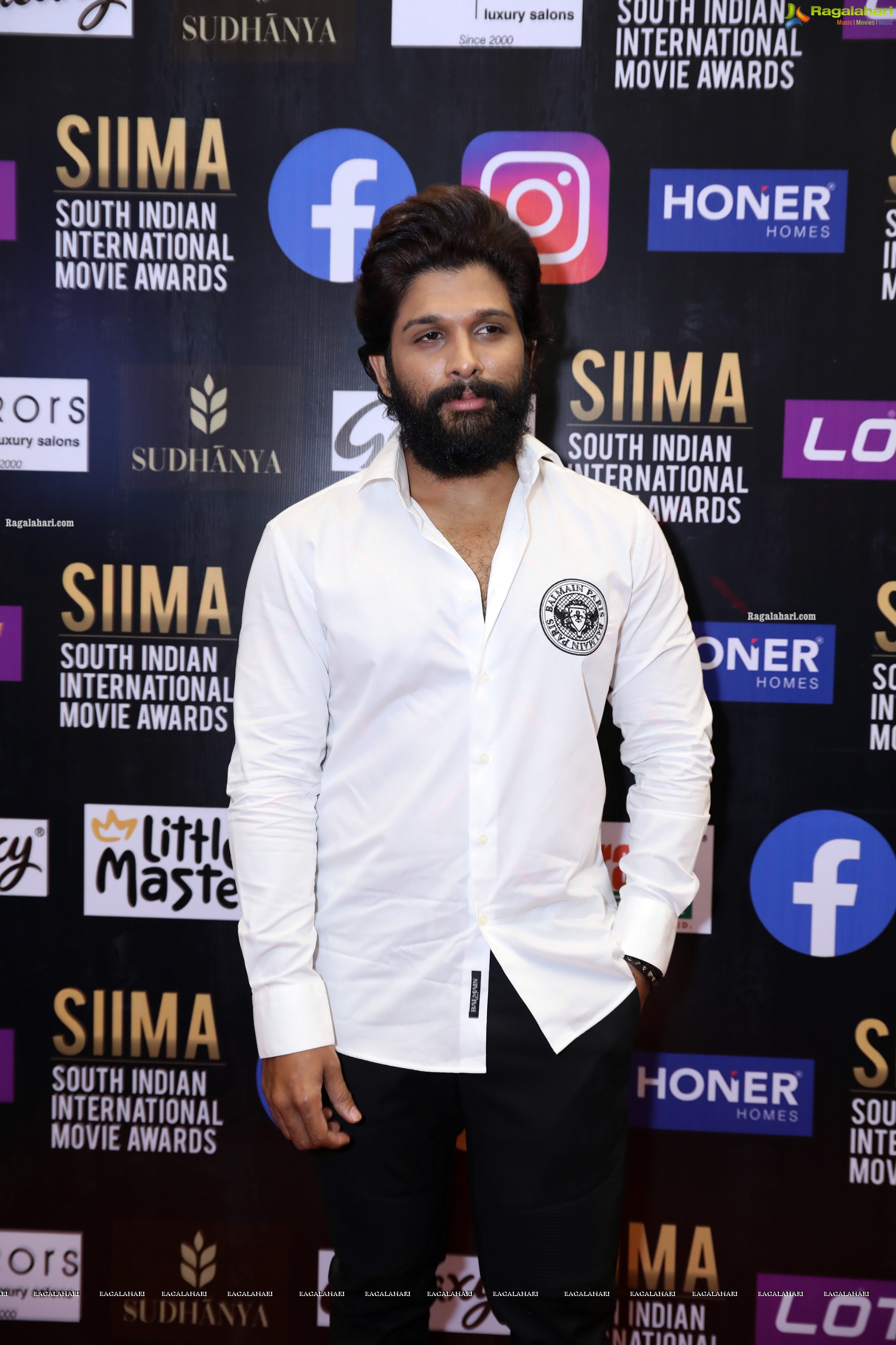 Allu Arjun at SIIMA Awards 2021 Day 2, HD Photo Gallery