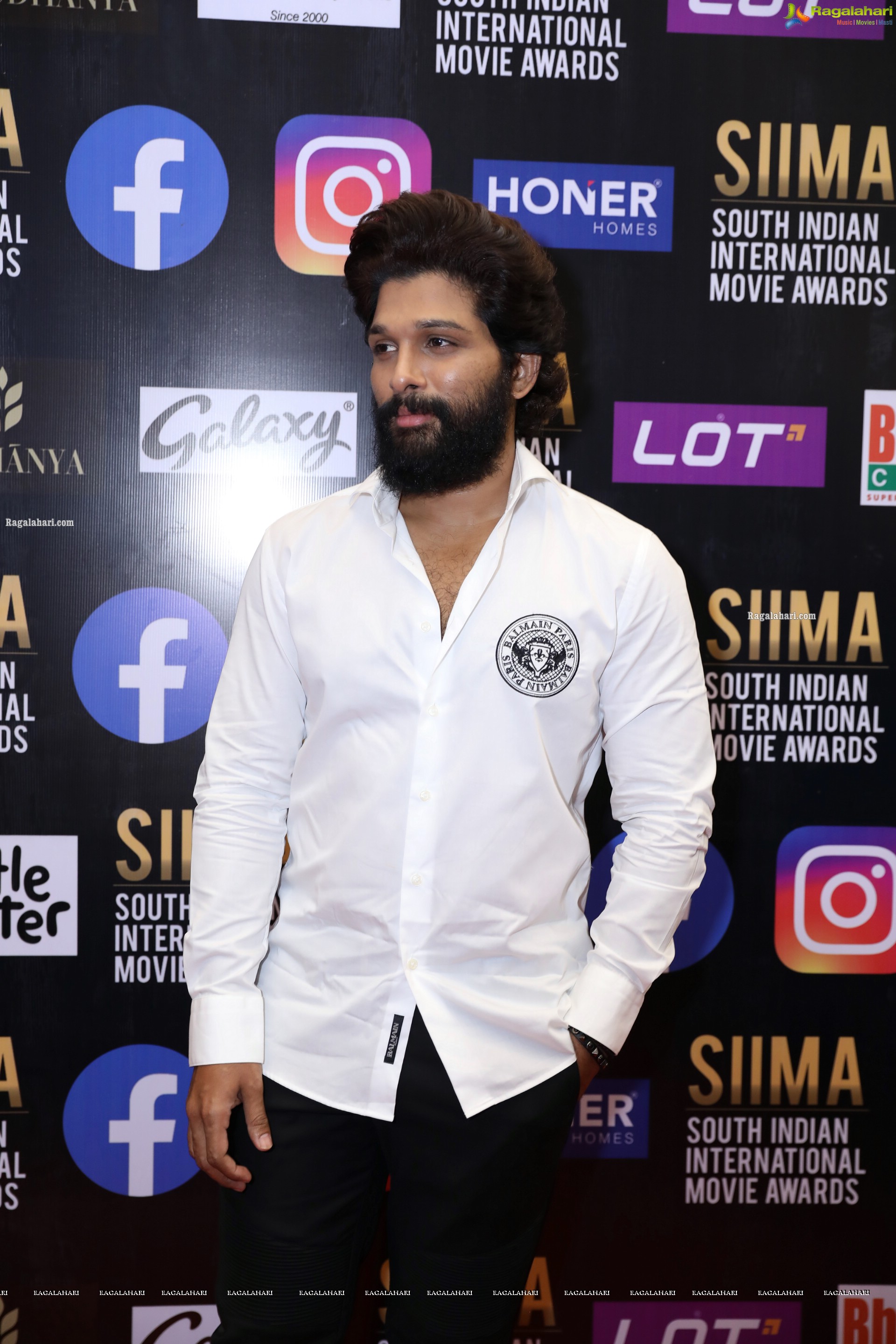 Allu Arjun at SIIMA Awards 2021 Day 2, HD Photo Gallery