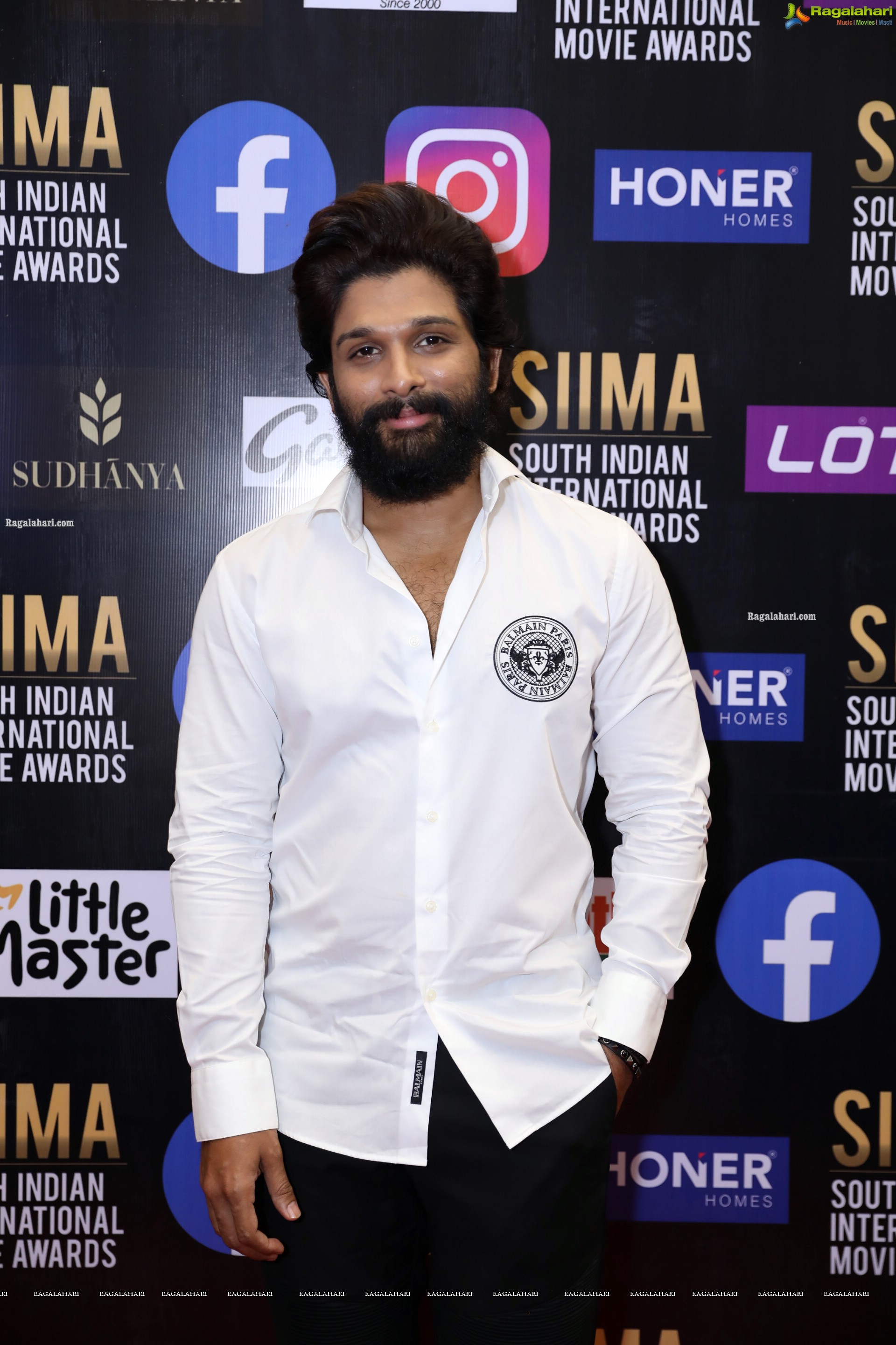 Allu Arjun at SIIMA Awards 2021 Day 2, HD Photo Gallery