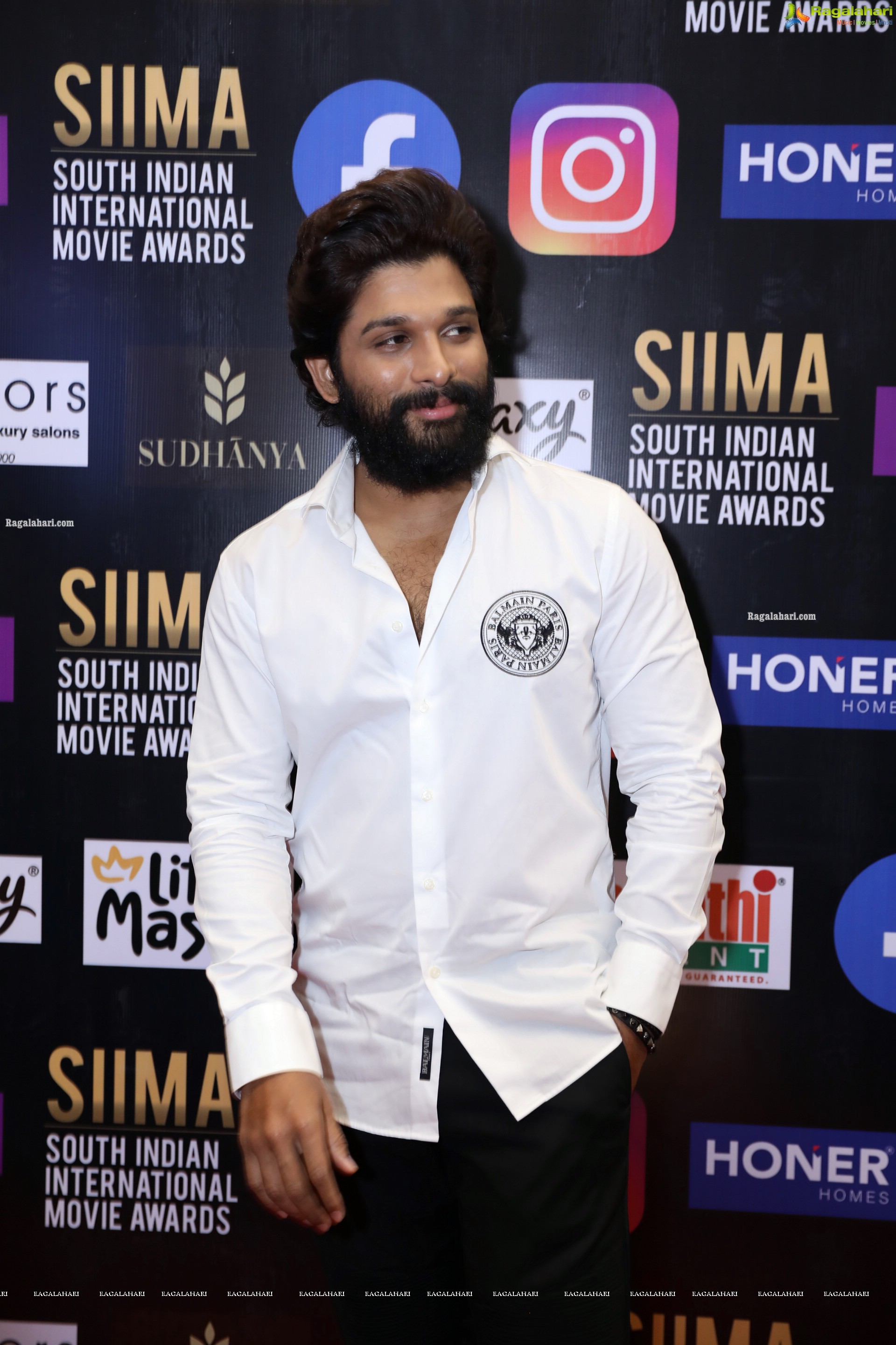 Allu Arjun at SIIMA Awards 2021 Day 2, HD Photo Gallery