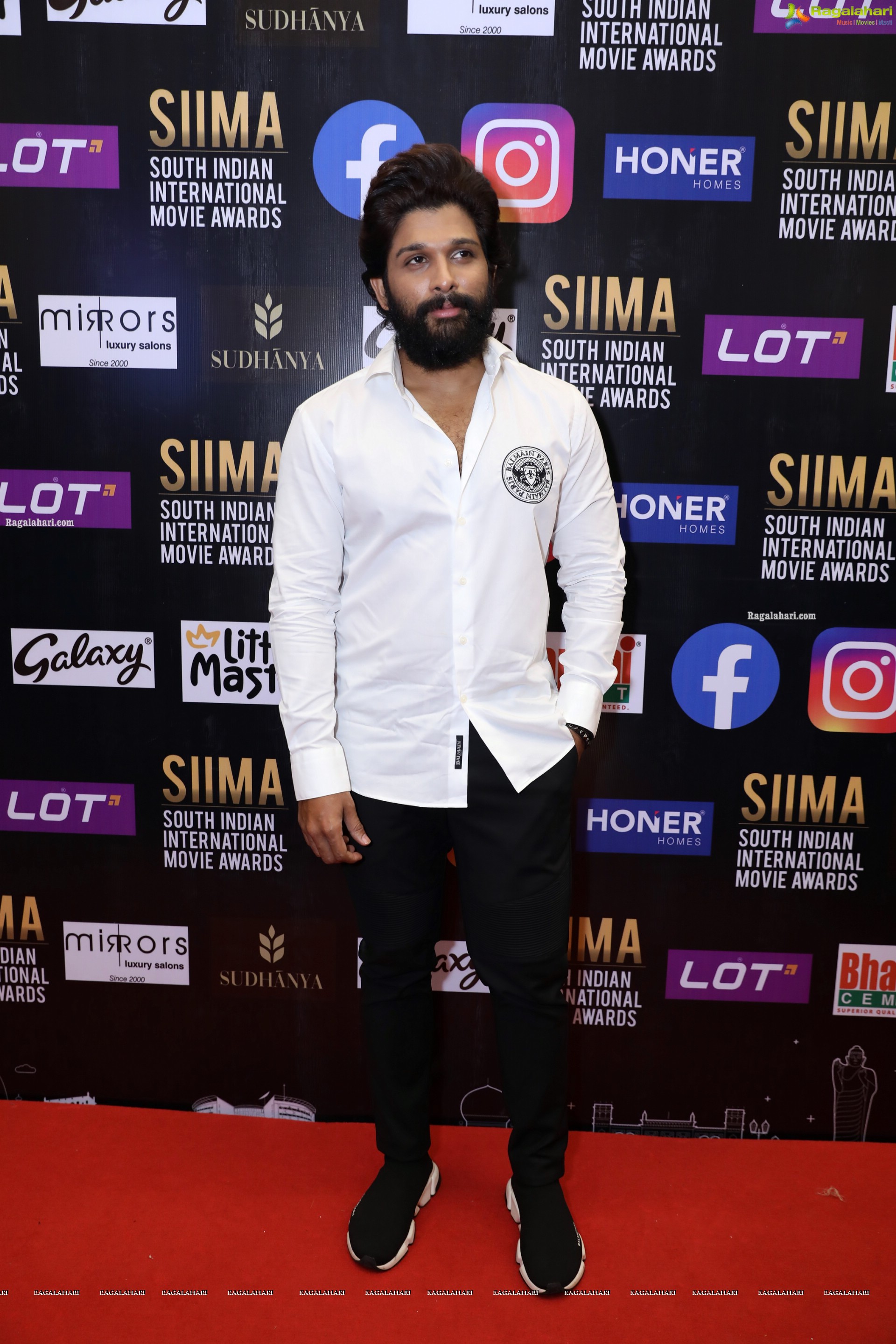 Allu Arjun at SIIMA Awards 2021 Day 2, HD Photo Gallery