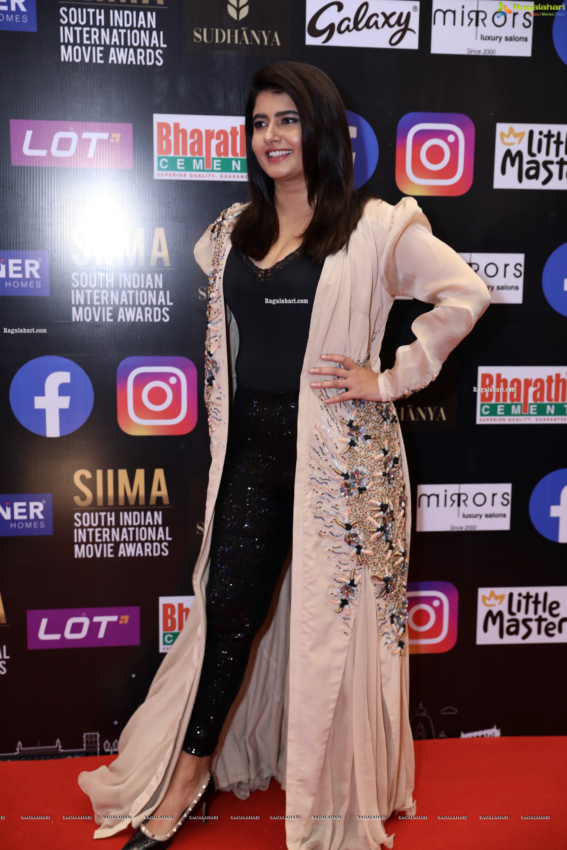 Ashima Narwal at SIIMA Awards 2021 Day 2, HD Photo Gallery