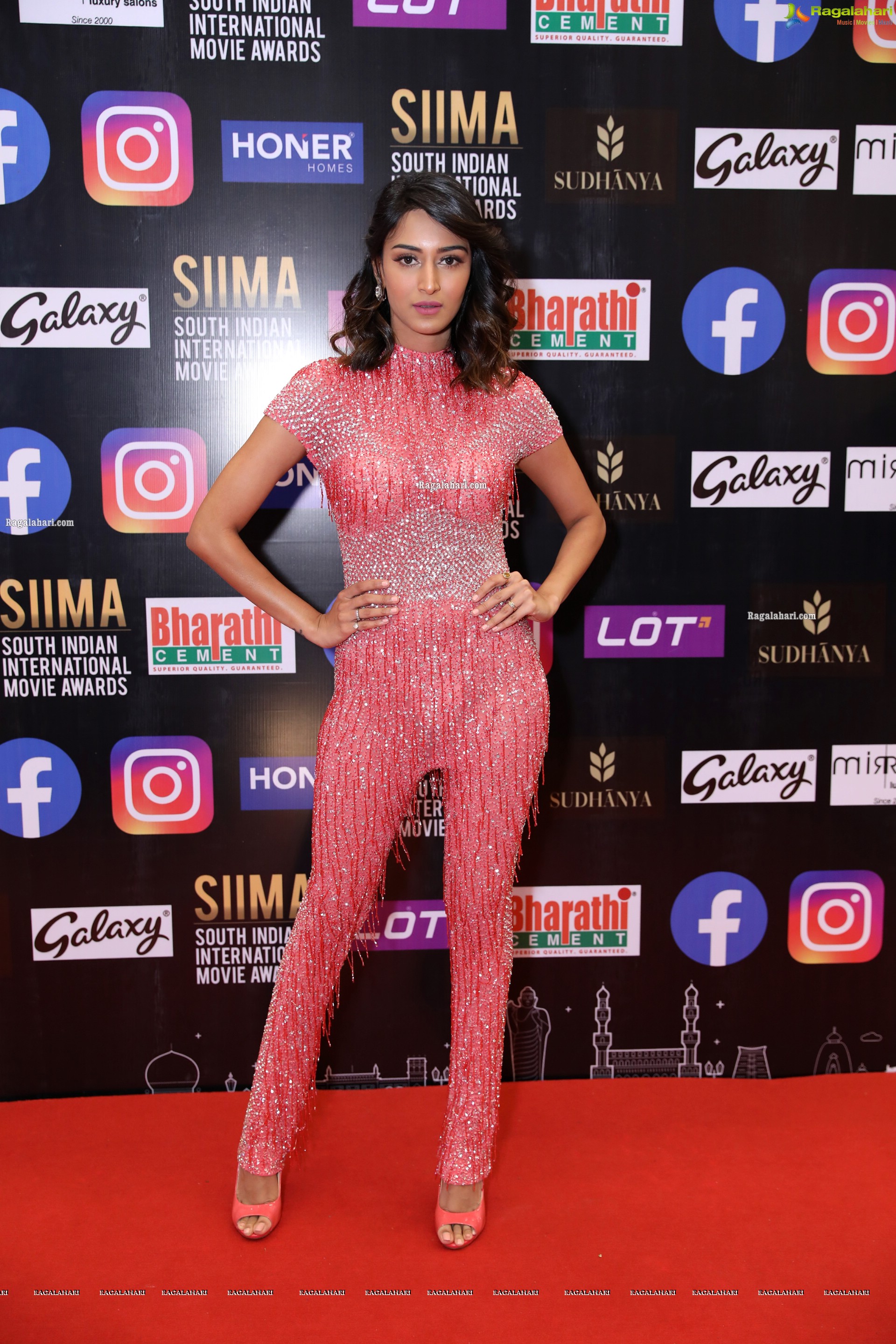 Erica Fernandes at SIIMA Awards 2021 Day 2, HD Photo Gallery