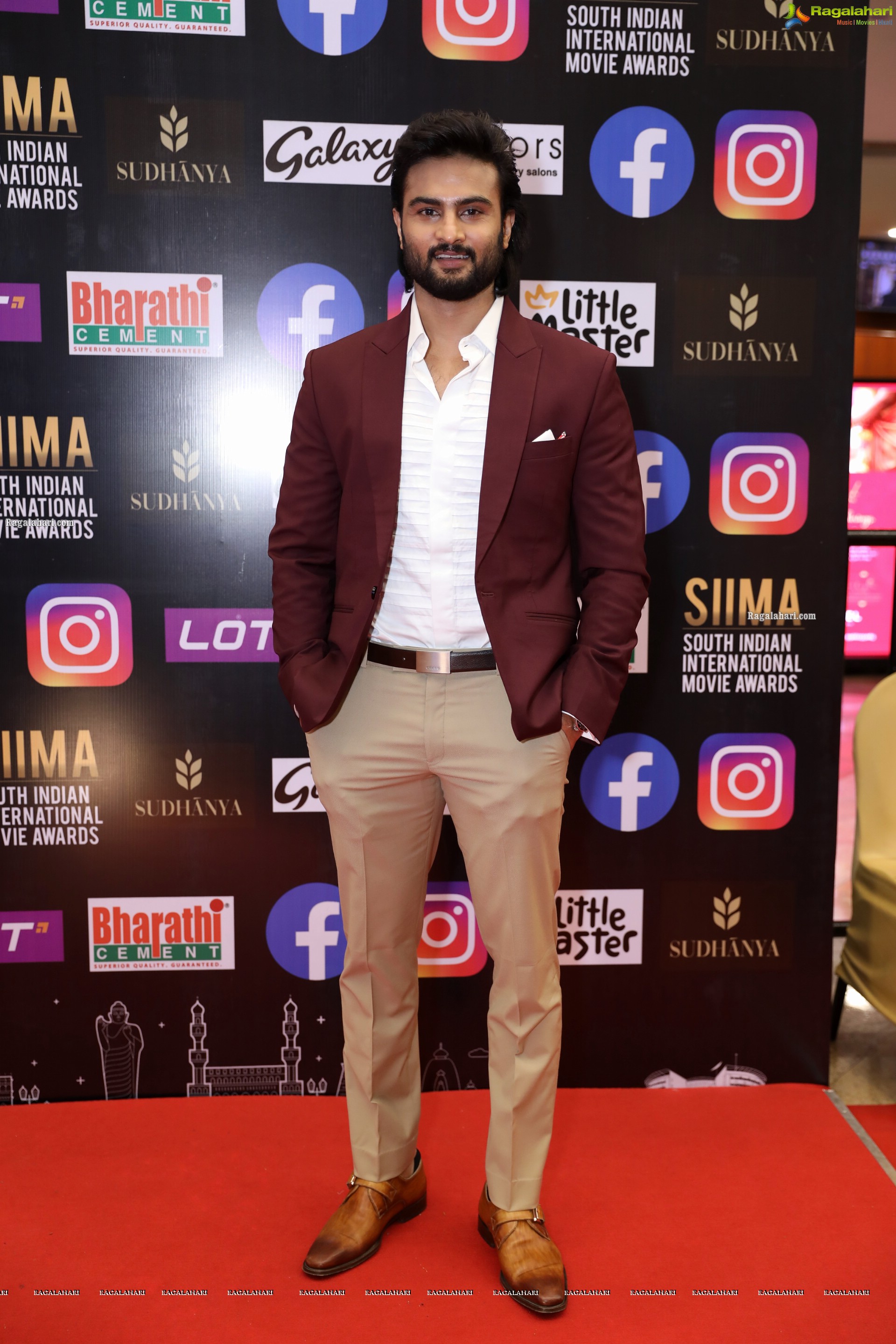 Sudheer Babu at SIIMA Awards 2021 Day 2, HD Photo Gallery