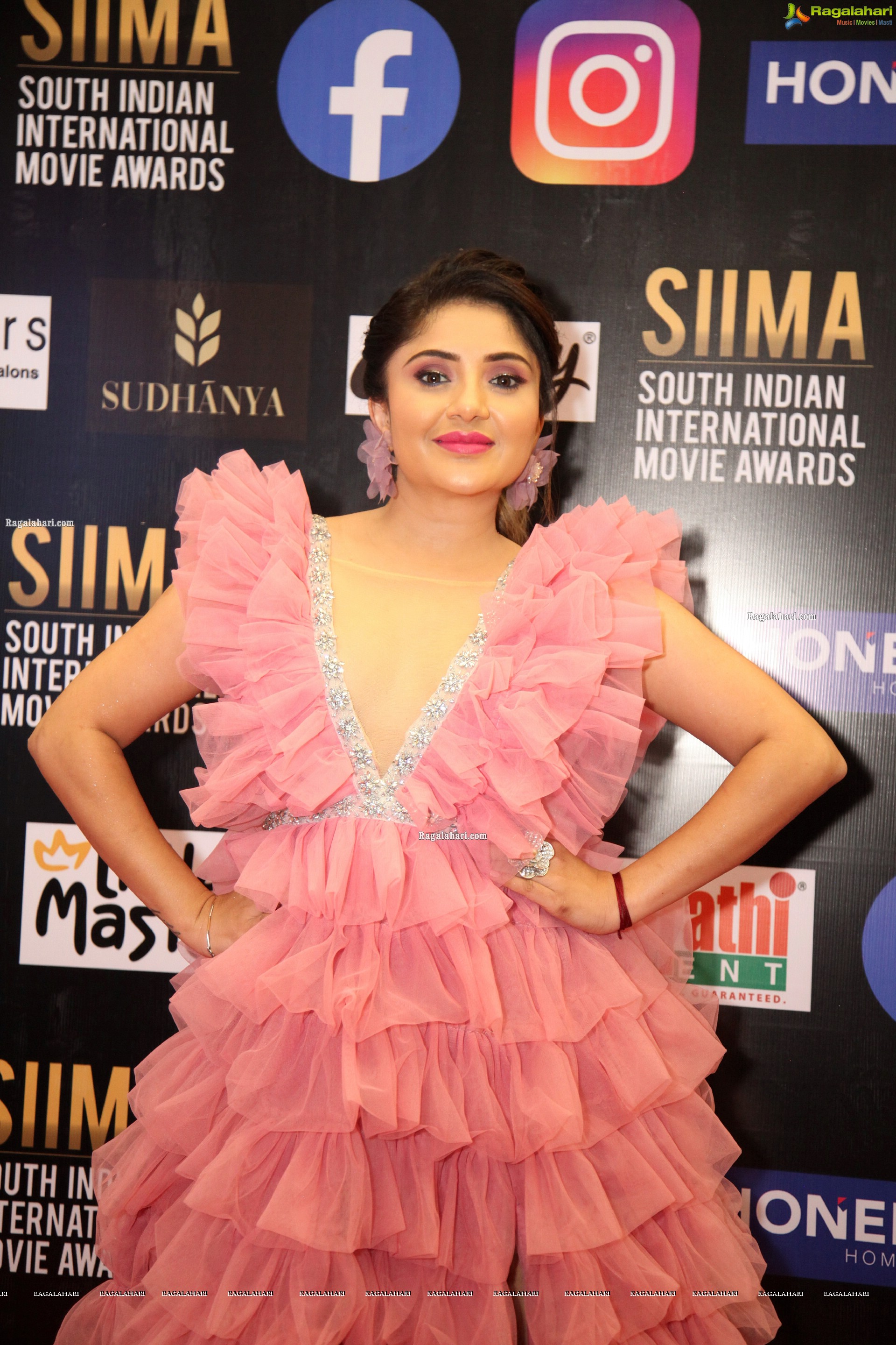 Karunya Ram at SIIMA Awards 2021, HD Photo Gallery