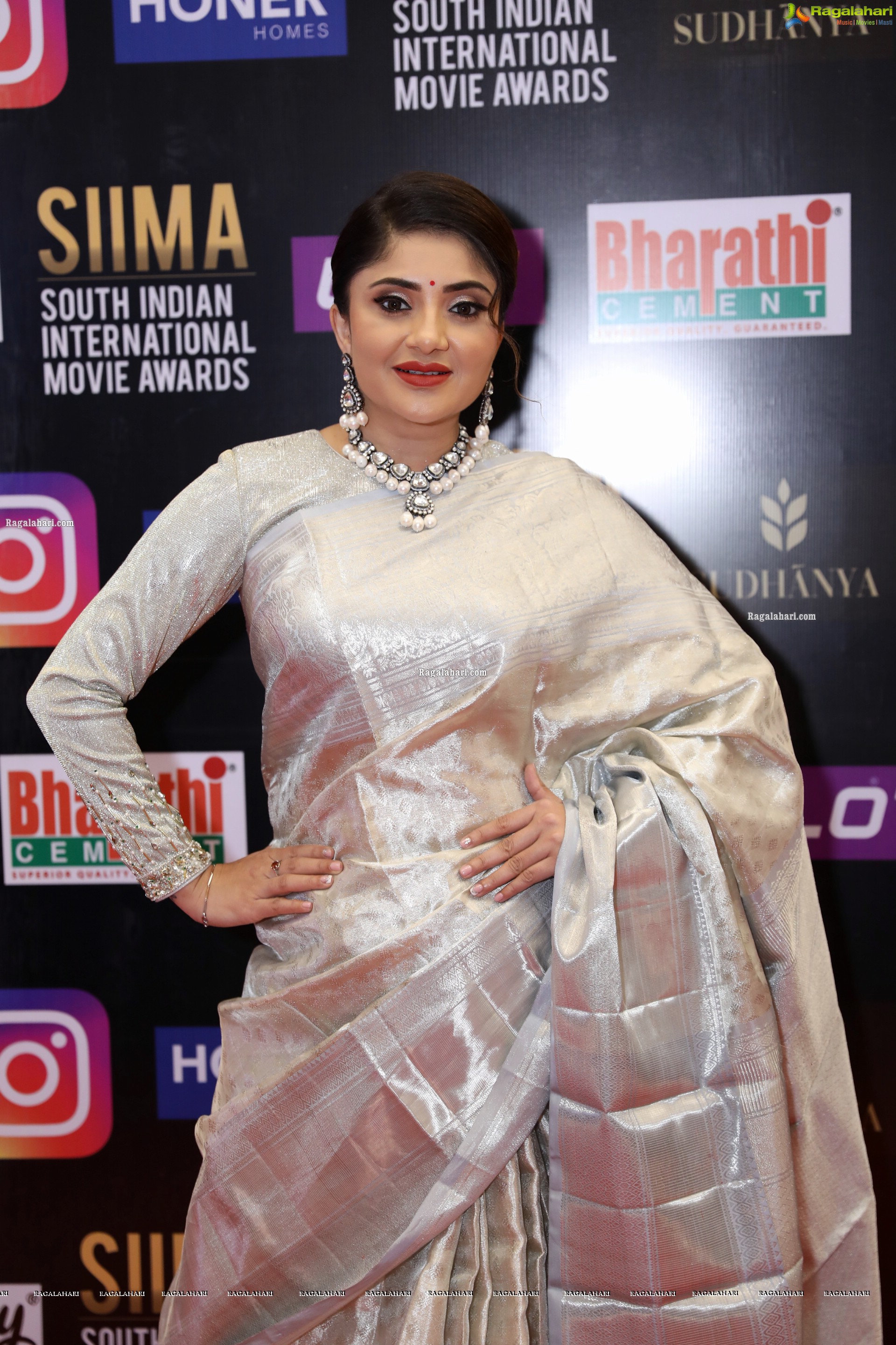 Karunya Ram at SIIMA Awards 2021 Day 2, HD Photo Gallery