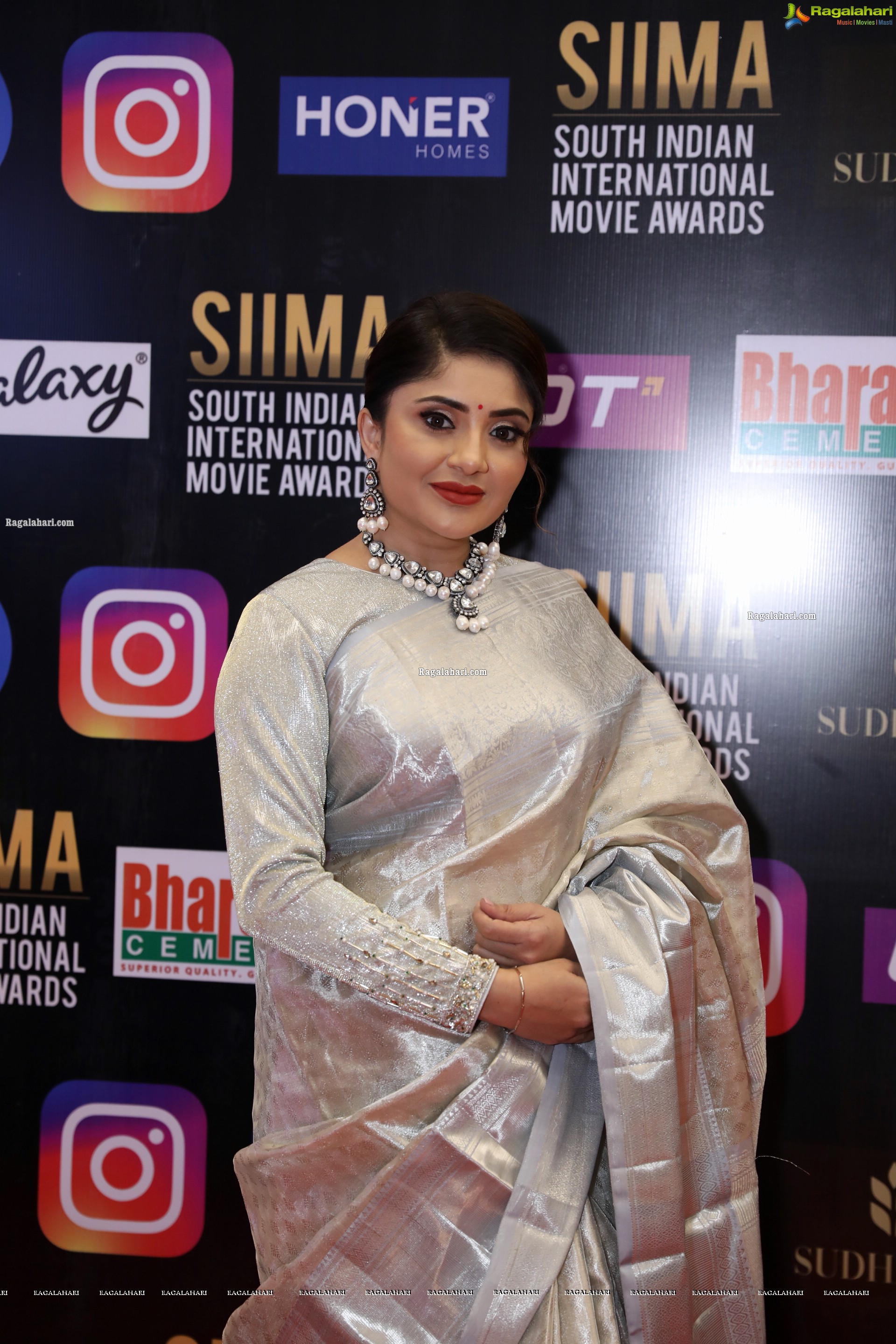 Karunya Ram at SIIMA Awards 2021 Day 2, HD Photo Gallery