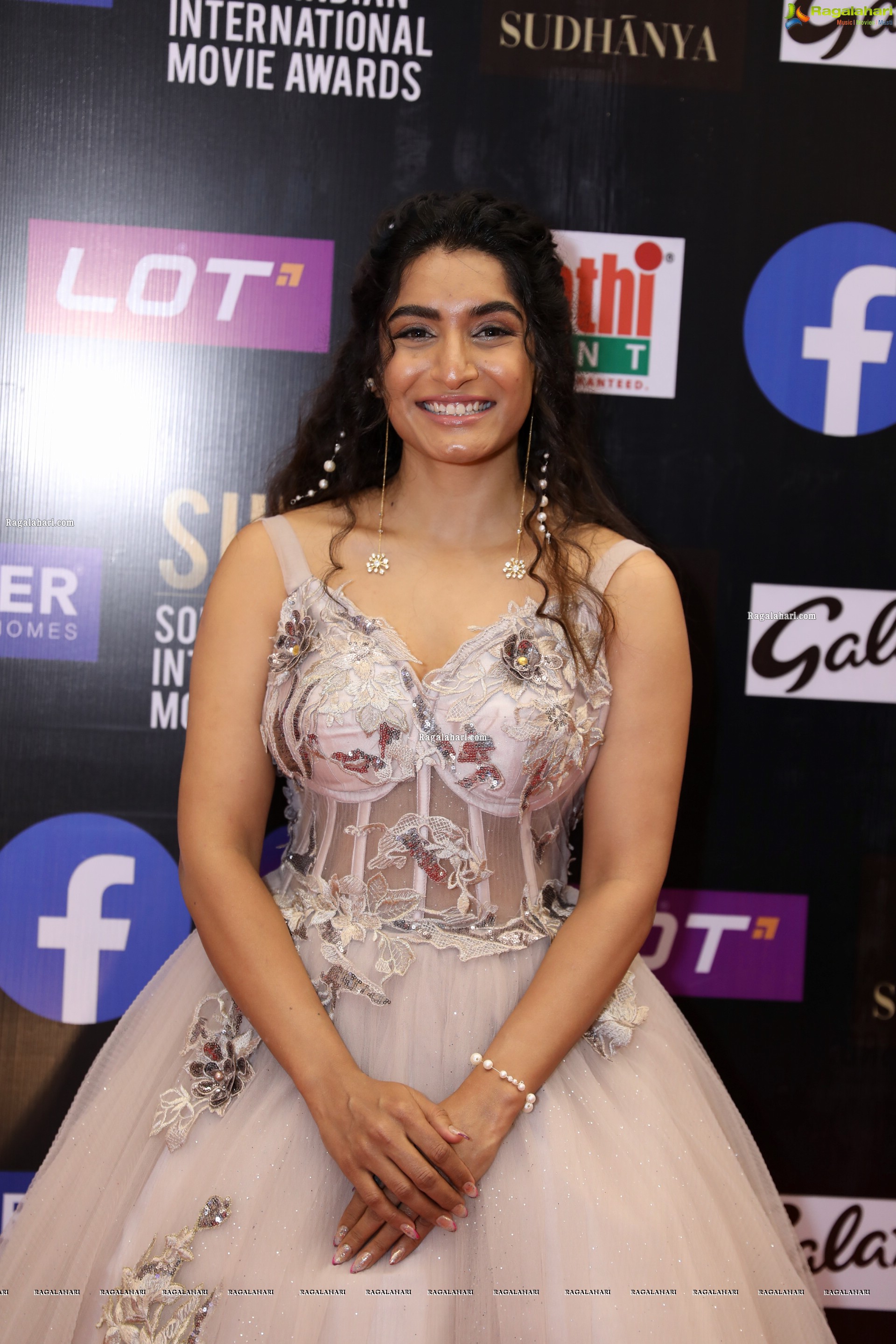 Krishi Thapanda at SIIMA Awards 2021 Day 2, HD Photo Gallery