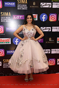 Krishi Thapanda at SIIMA Awards 2021 Day 2