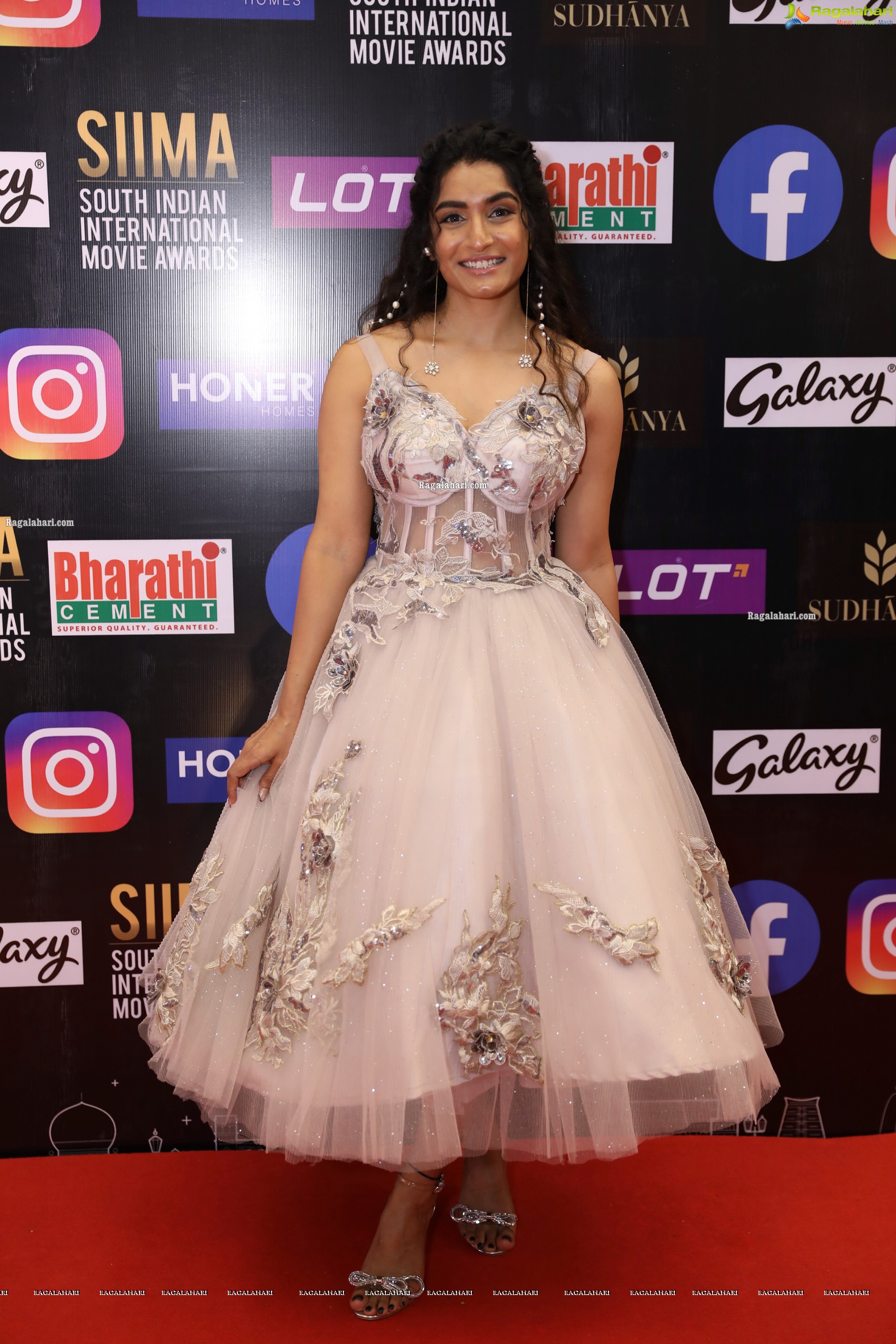 Krishi Thapanda at SIIMA Awards 2021 Day 2, HD Photo Gallery