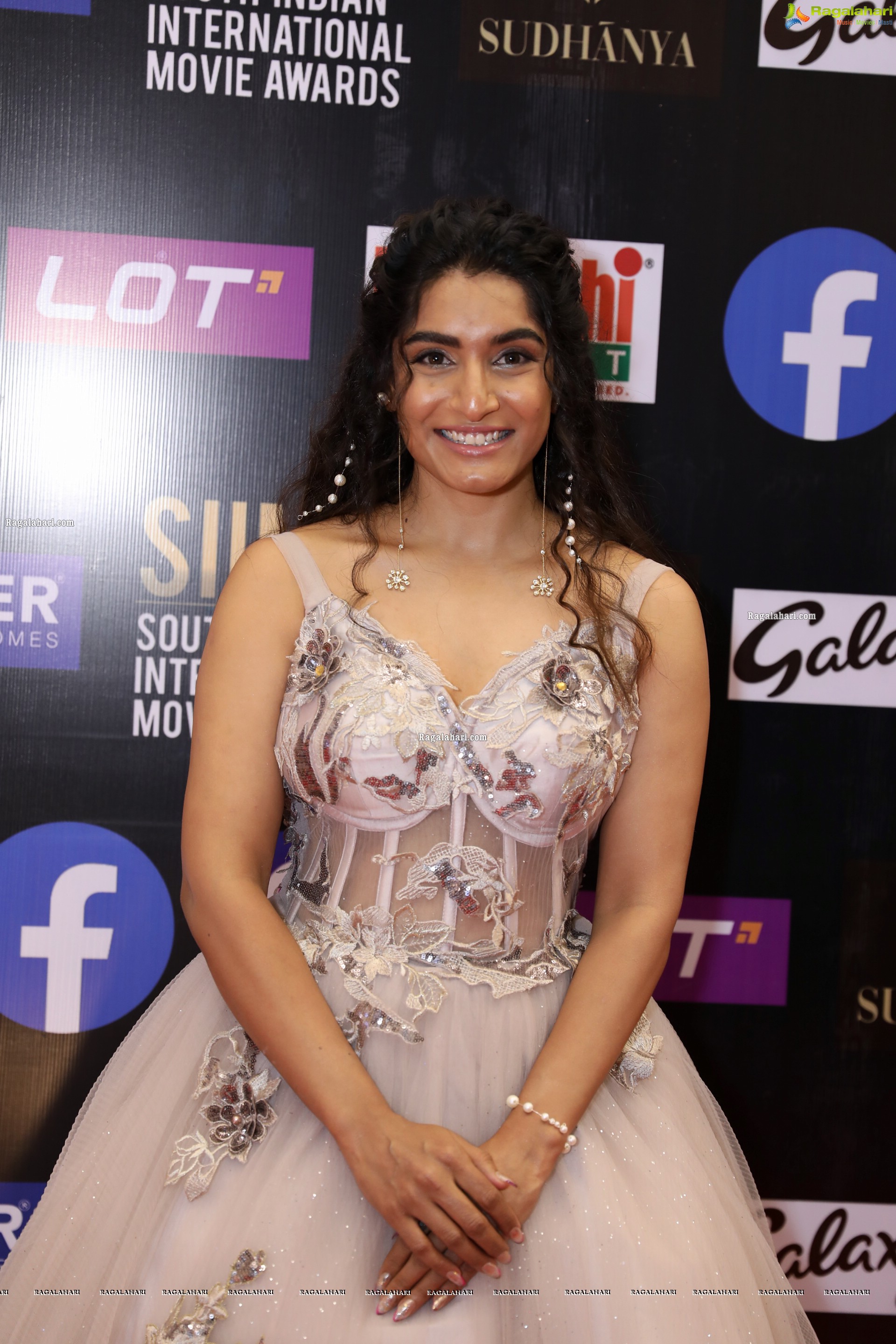 Krishi Thapanda at SIIMA Awards 2021 Day 2, HD Photo Gallery