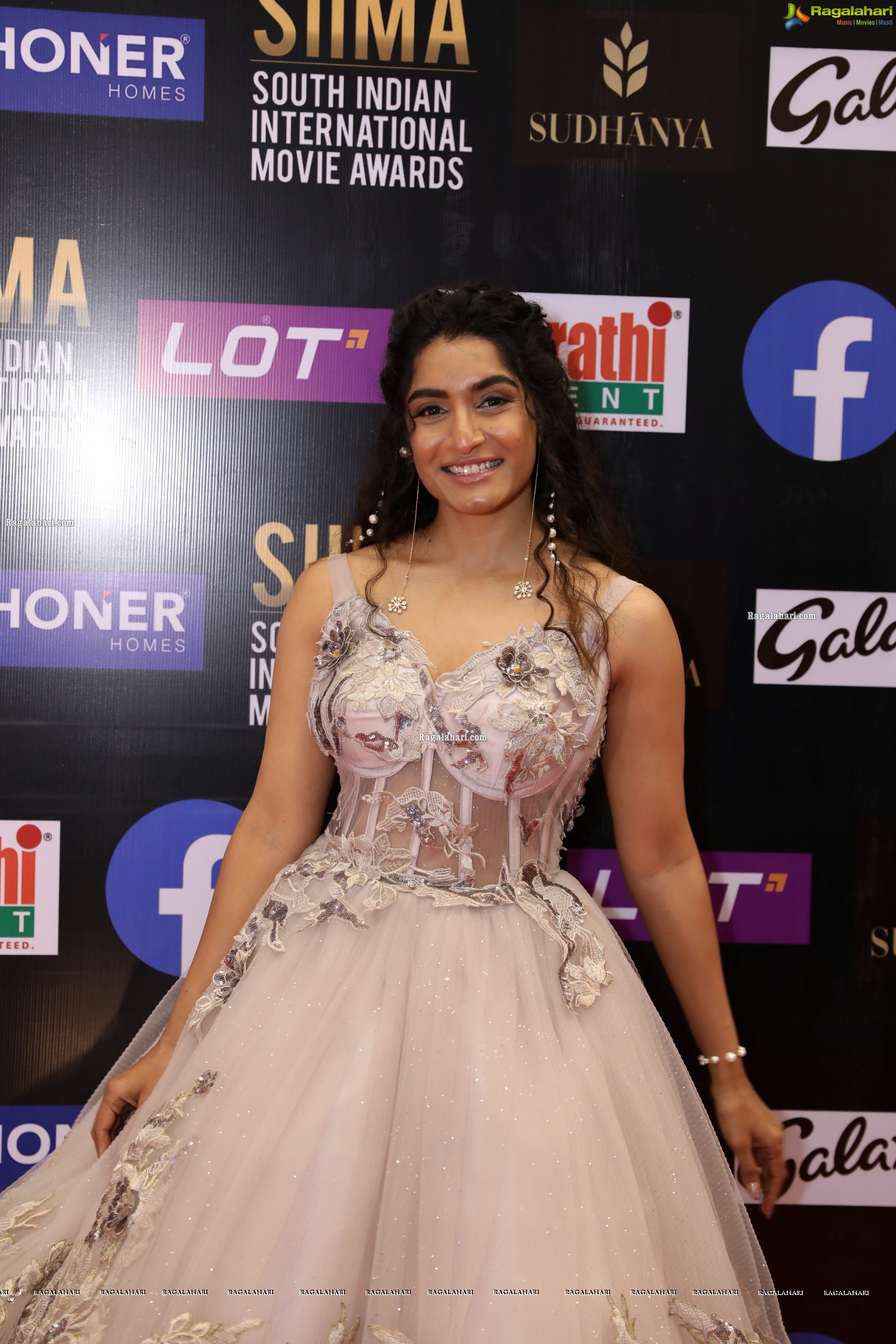 Krishi Thapanda at SIIMA Awards 2021 Day 2, HD Photo Gallery