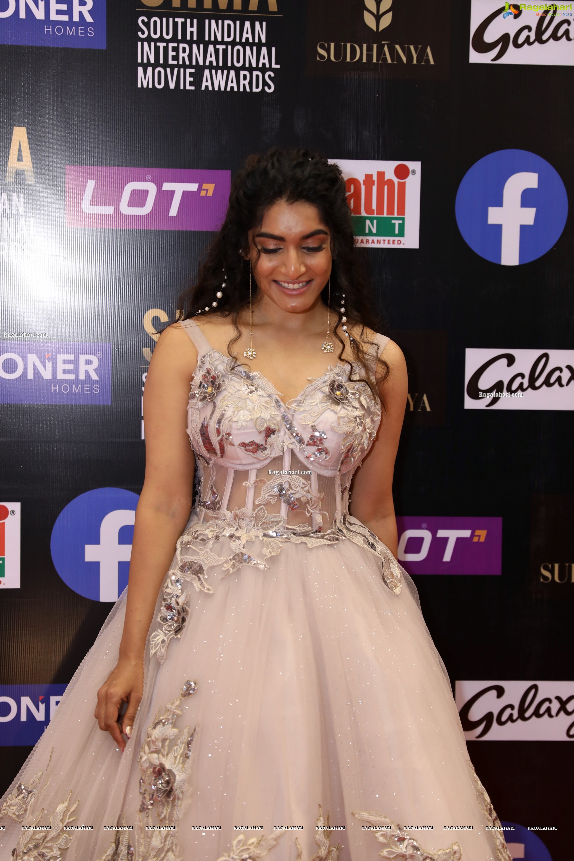 Krishi Thapanda at SIIMA Awards 2021 Day 2, HD Photo Gallery