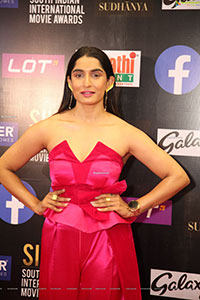 Krishi Thapanda at SIIMA Awards 2021