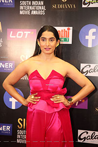 Krishi Thapanda at SIIMA Awards 2021