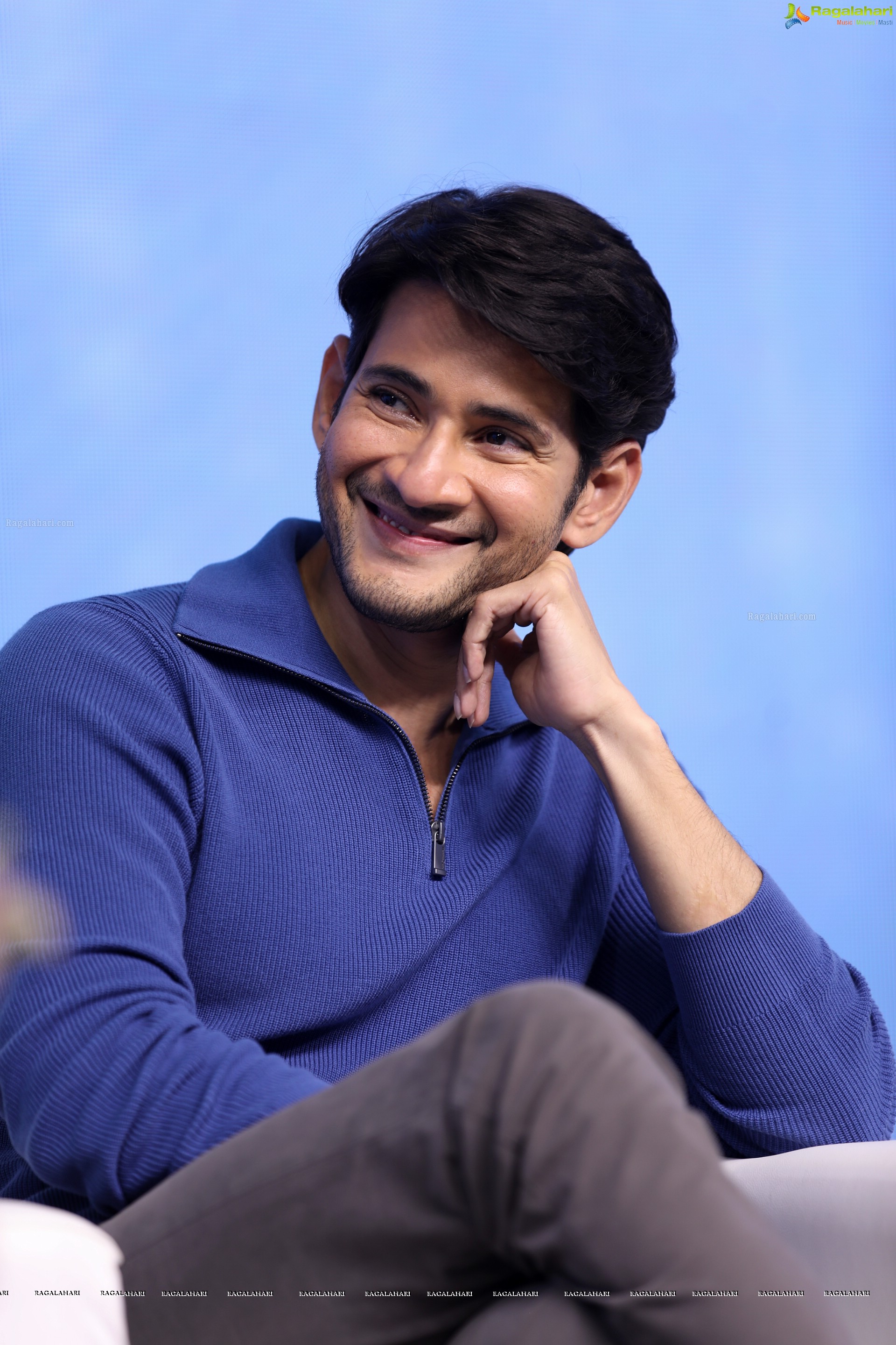 Mahesh Babu at Big C Press Meet, HD Photo Gallery