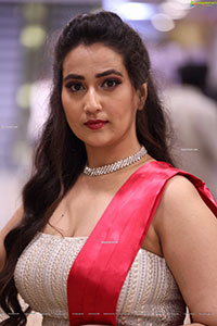 Anchor Manjusha at At SIIMA Awards 2021