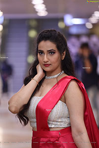 Anchor Manjusha at At SIIMA Awards 2021